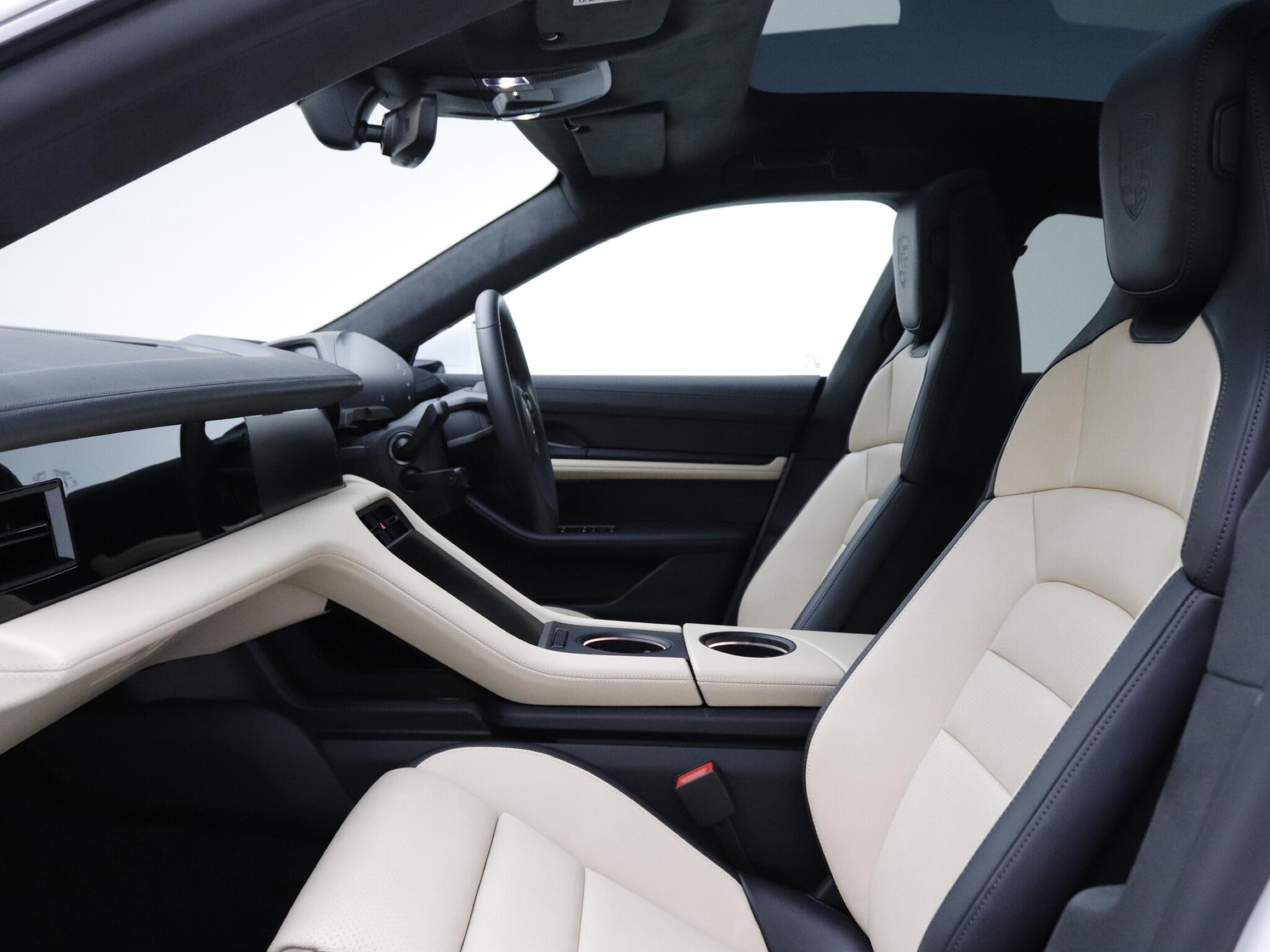 Porsche Taycan view 33