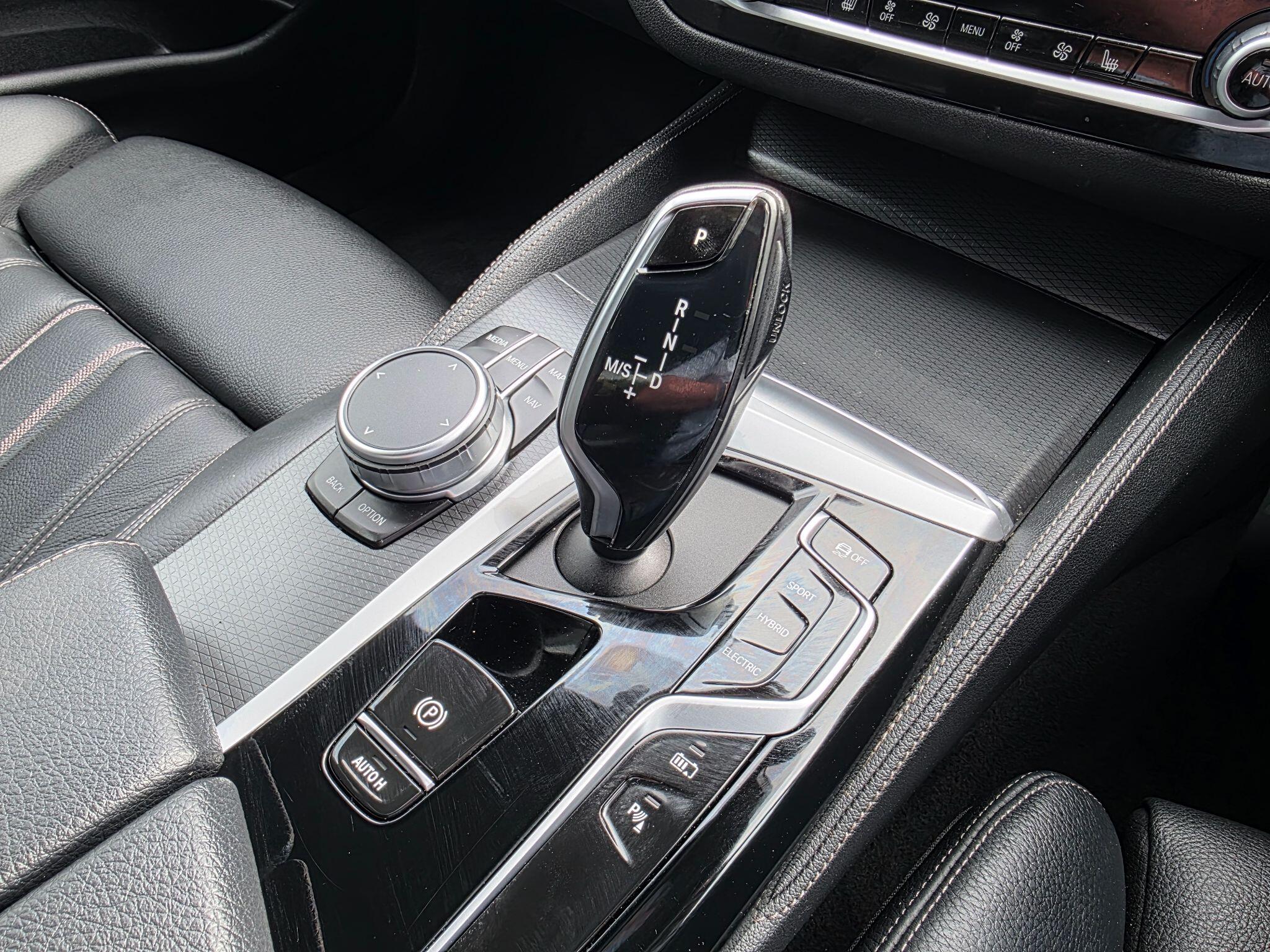 BMW 5 Series view 17