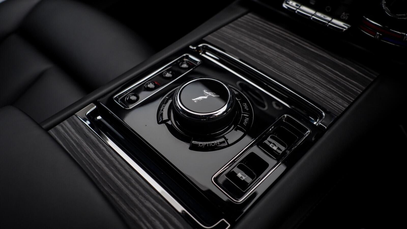 Rolls-Royce Ghost view 42