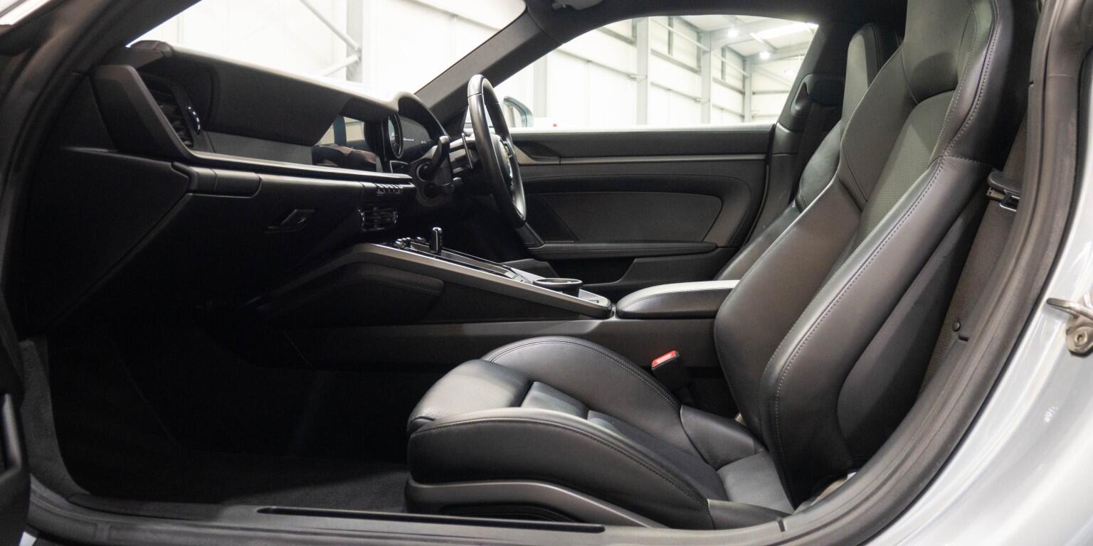 Porsche 911 view 18