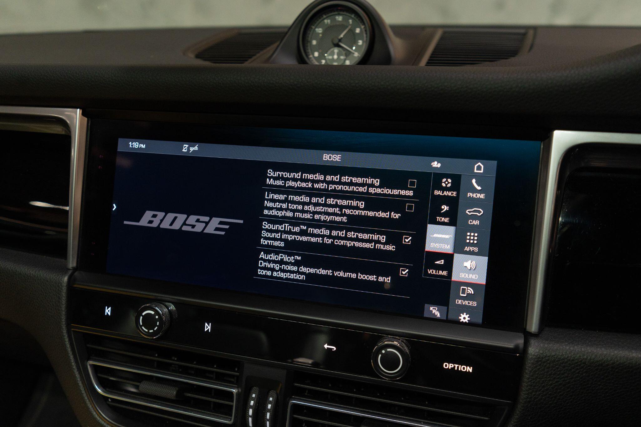 Porsche Macan view 26