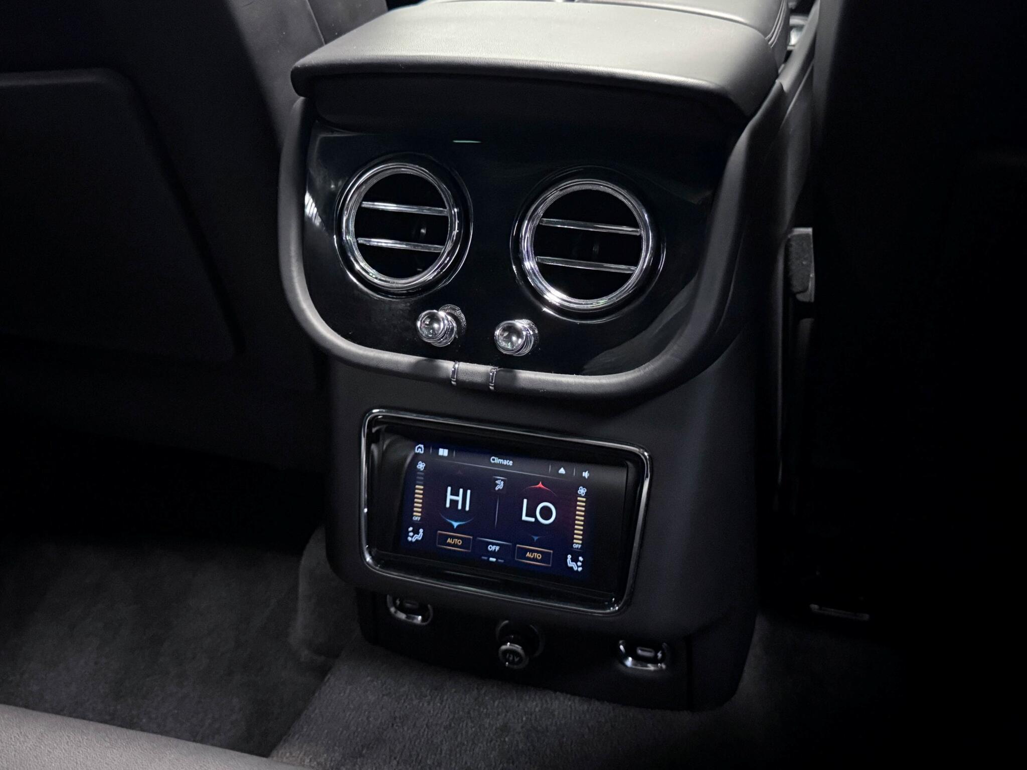 Bentley Bentayga view 29