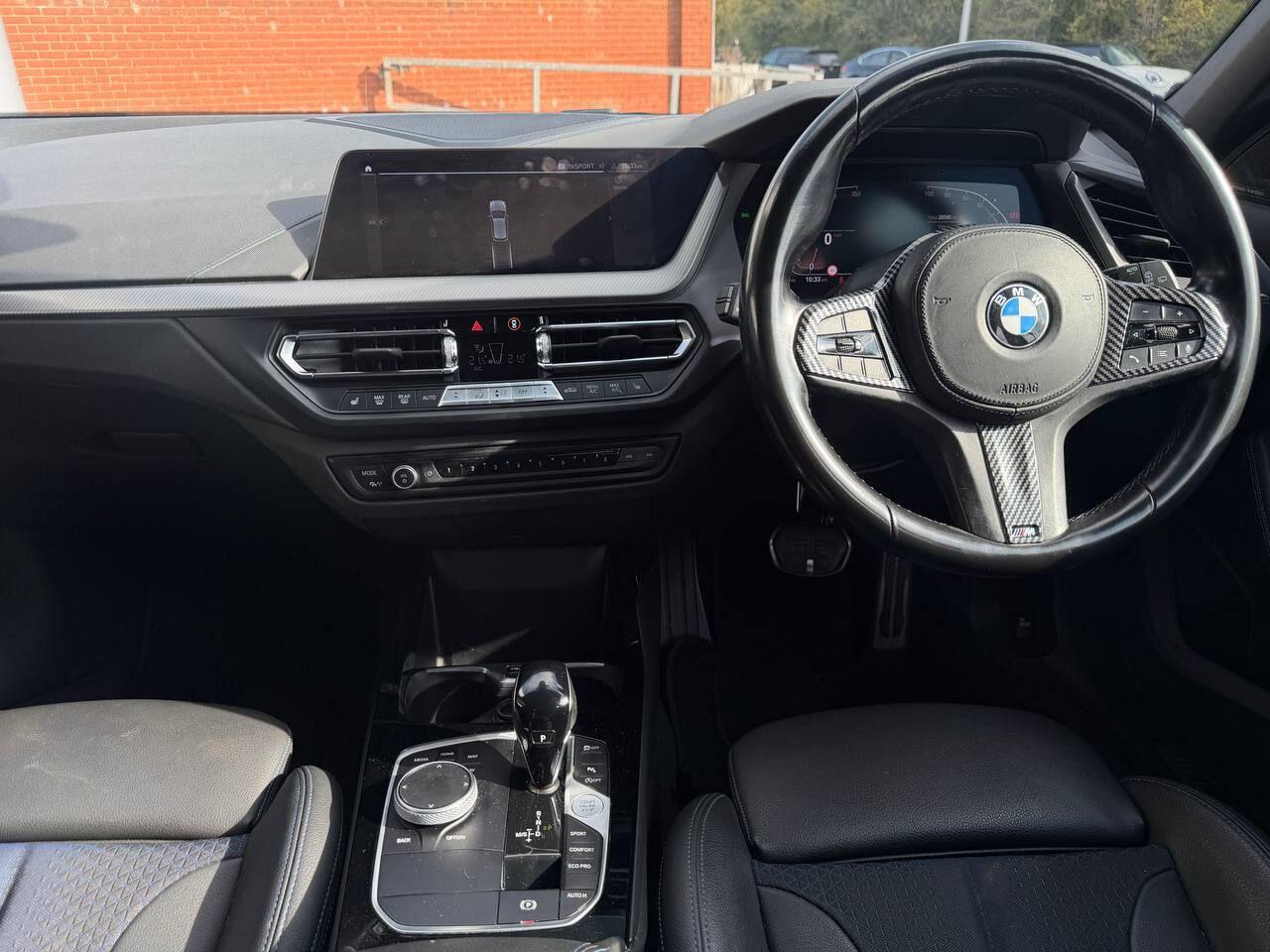 BMW 1 Series view 24