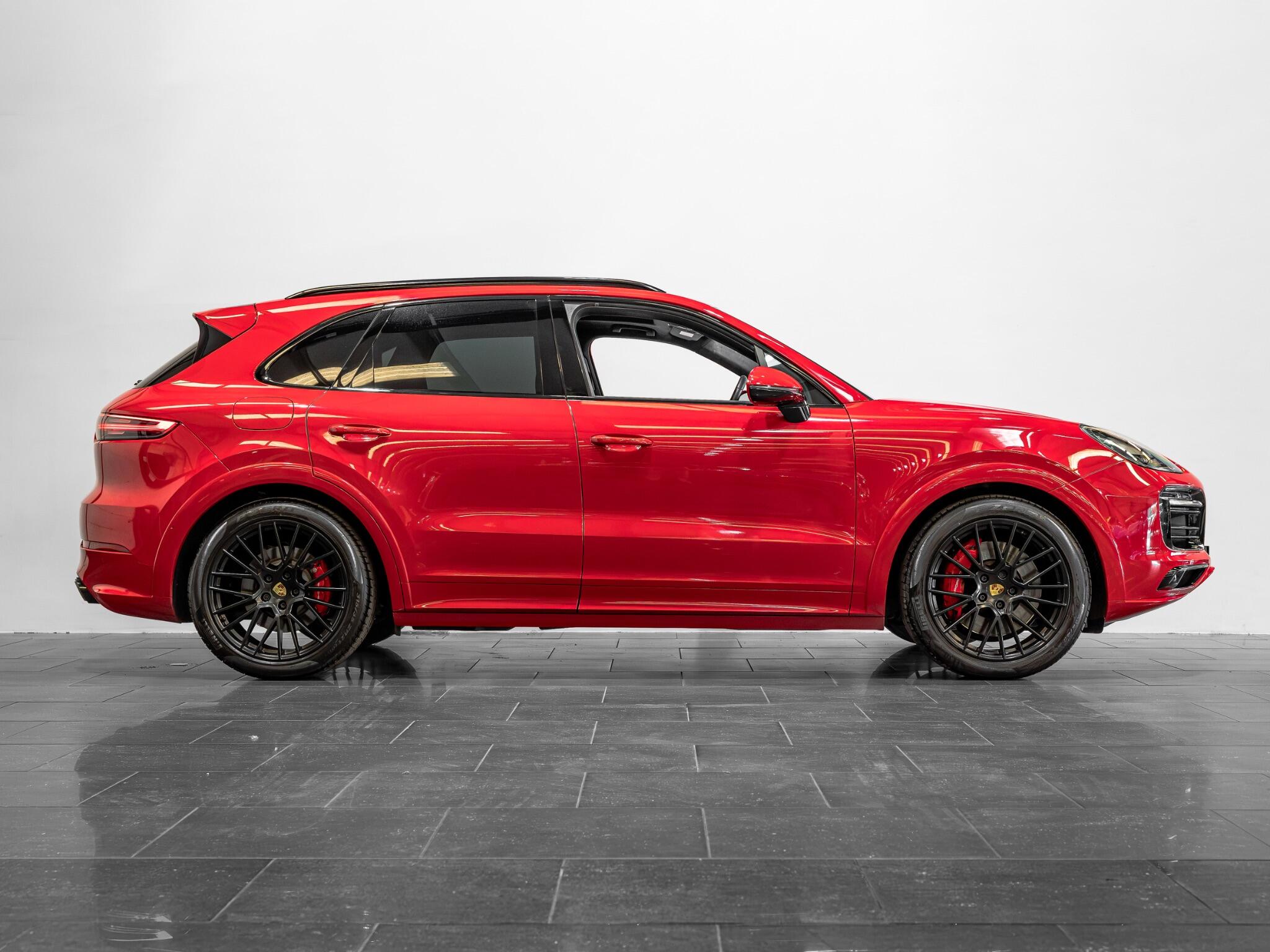 Porsche Cayenne view 7