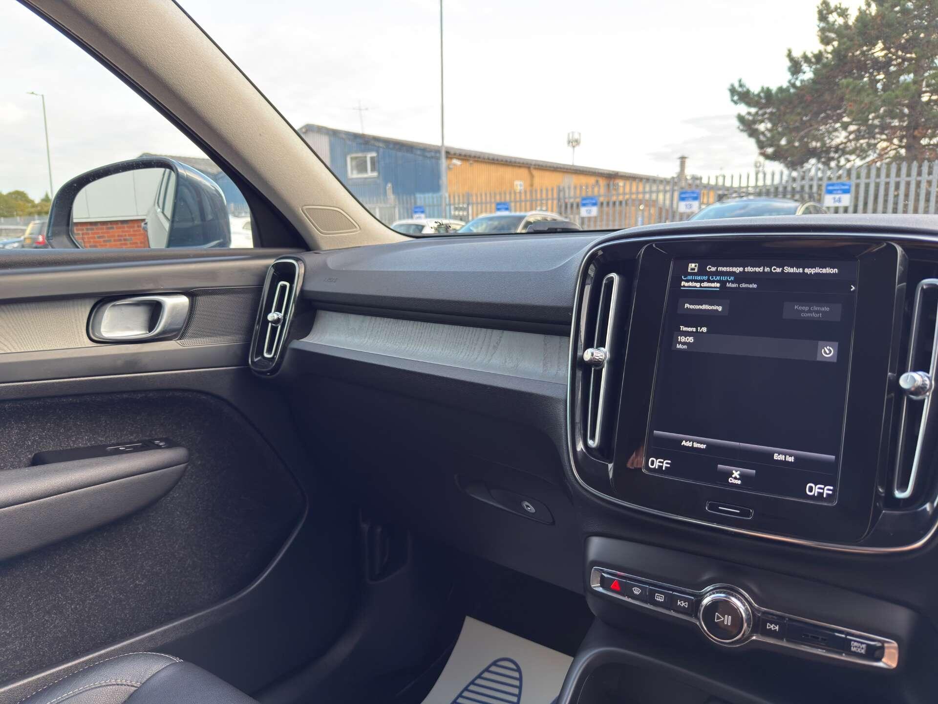Volvo XC40 view 60