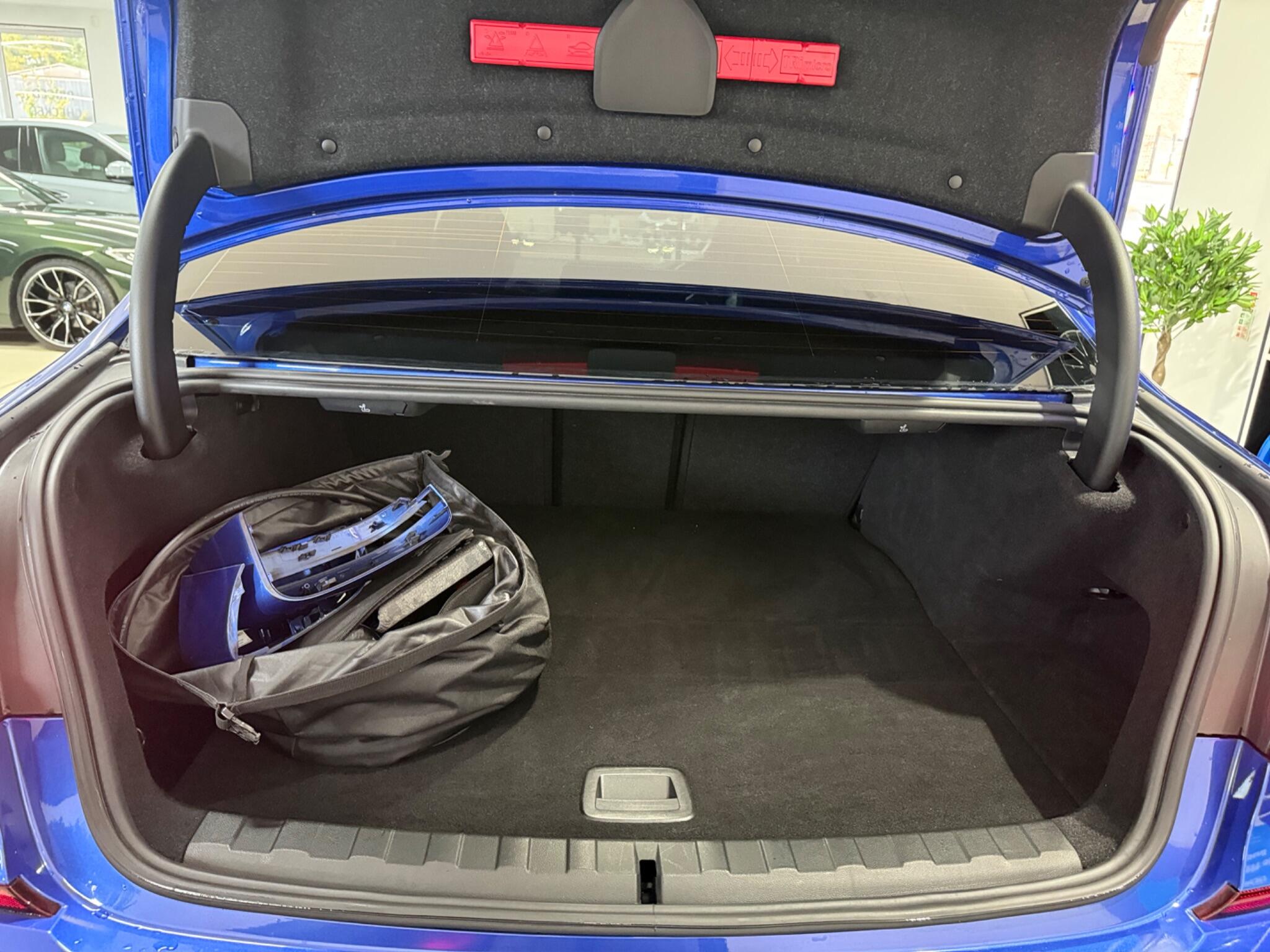 BMW 3 Series view 28