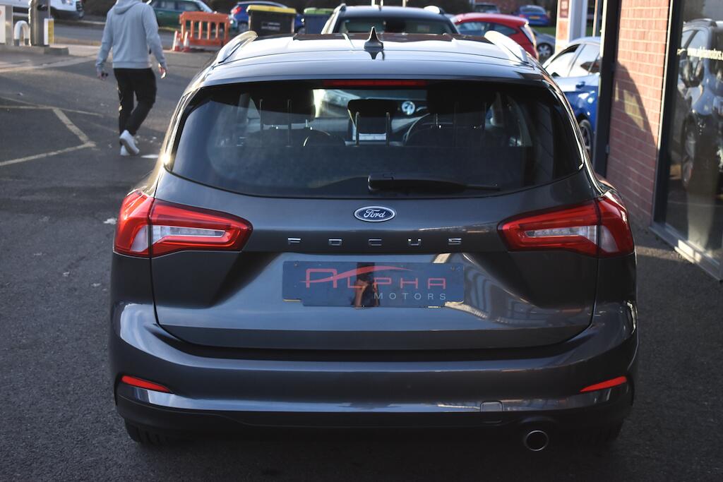 Ford Focus view 8