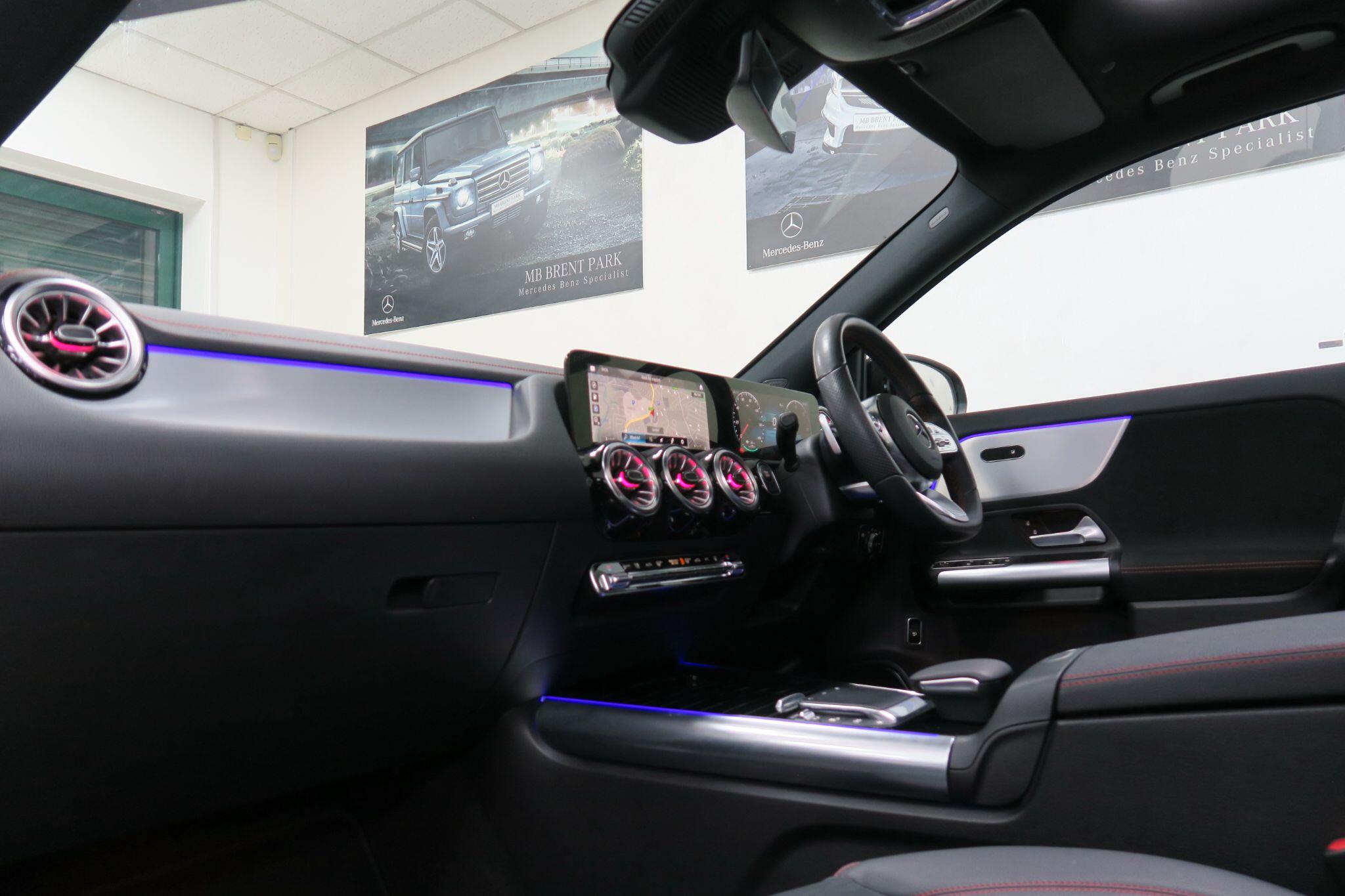 Mercedes-Benz 250 view 9