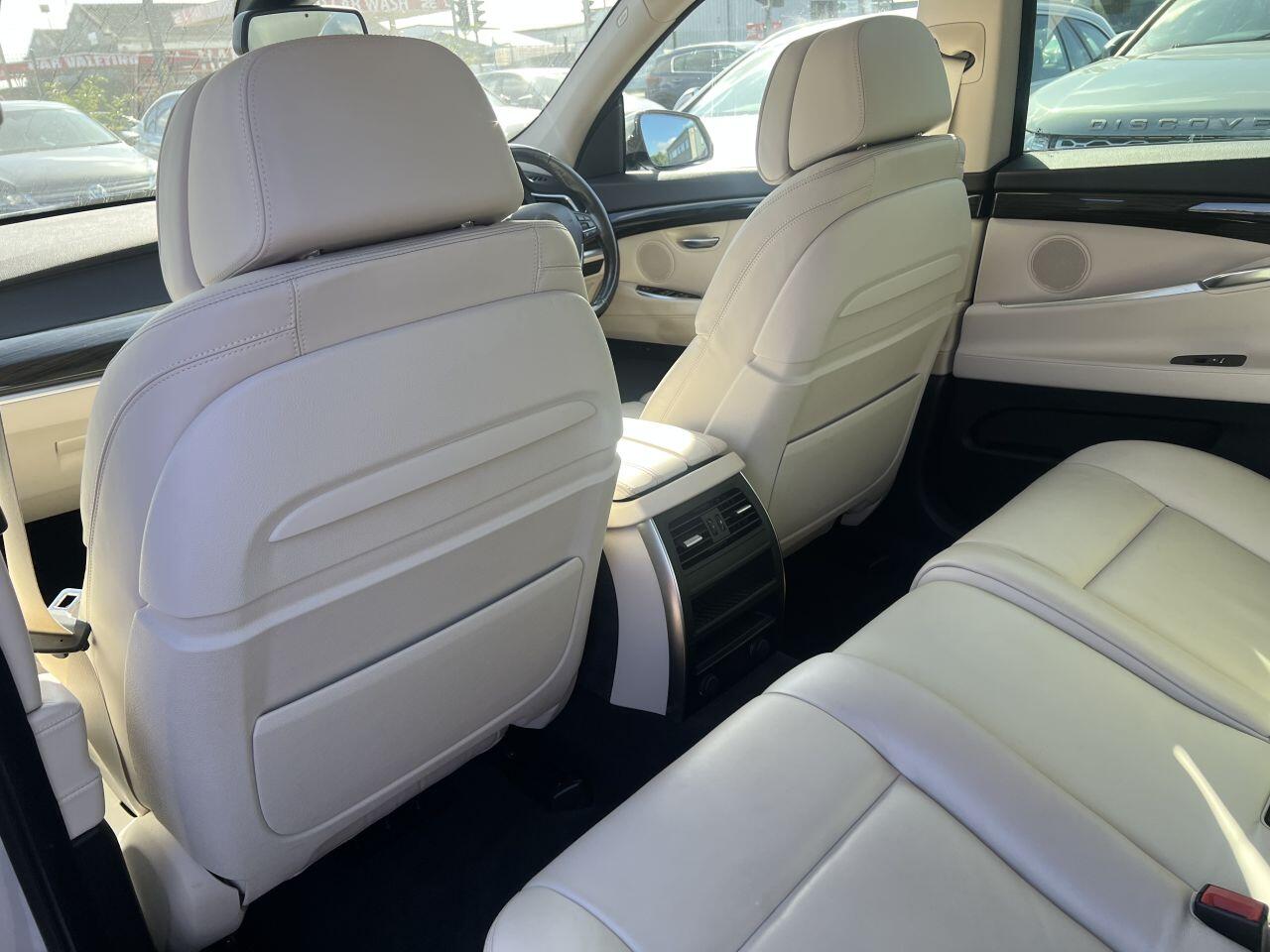 BMW 5 Series view 32