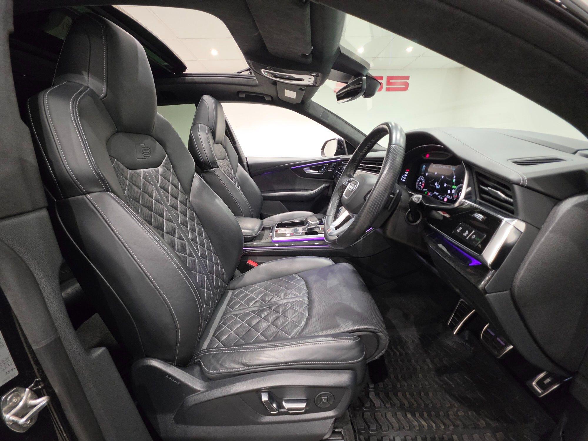 Audi Q8 view 18