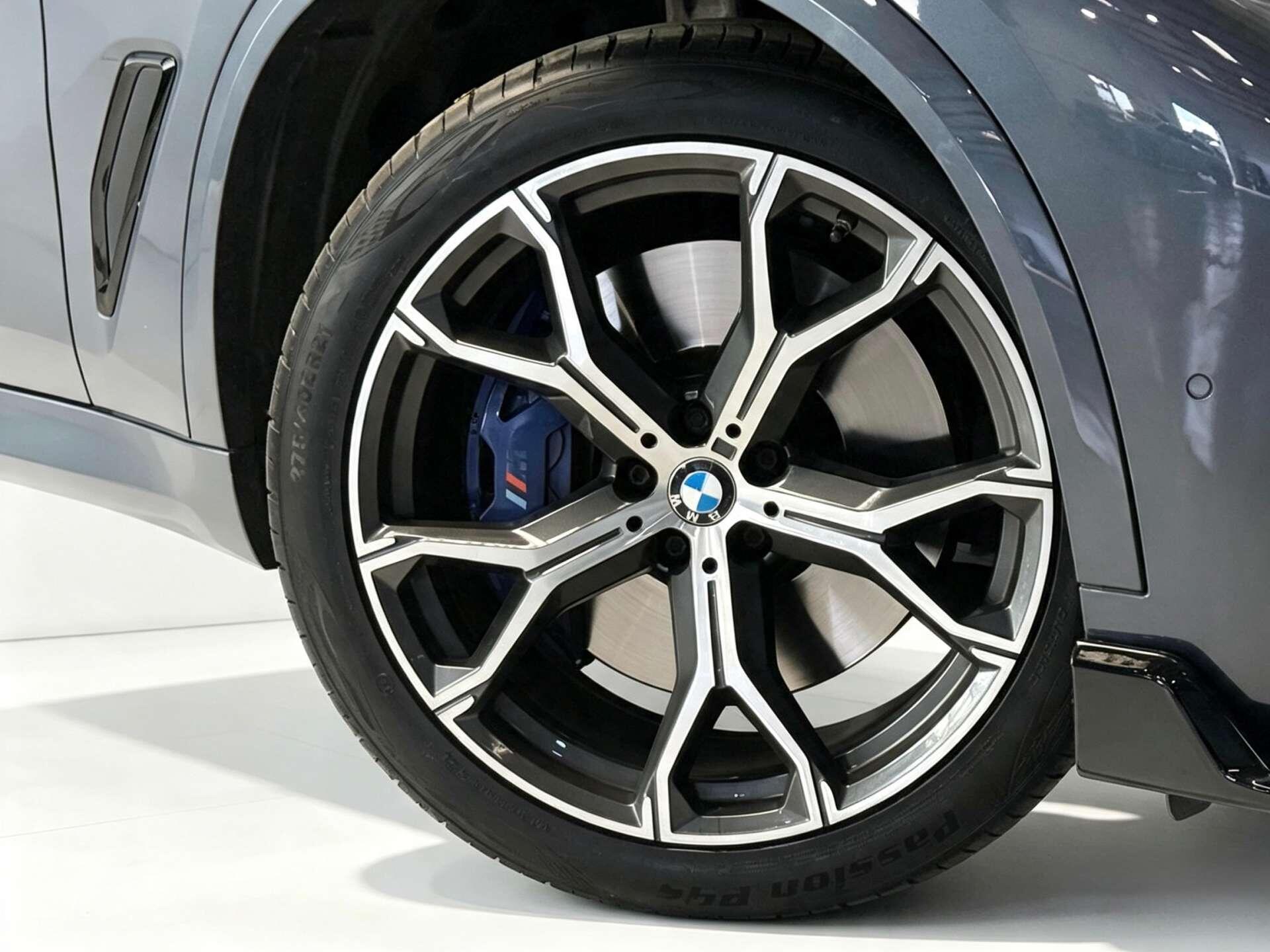 BMW X5 view 3