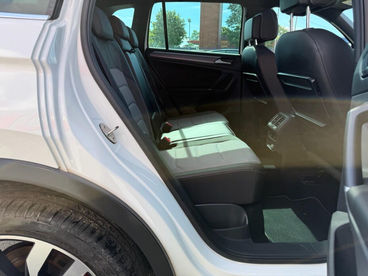 Volkswagen Tiguan view 44