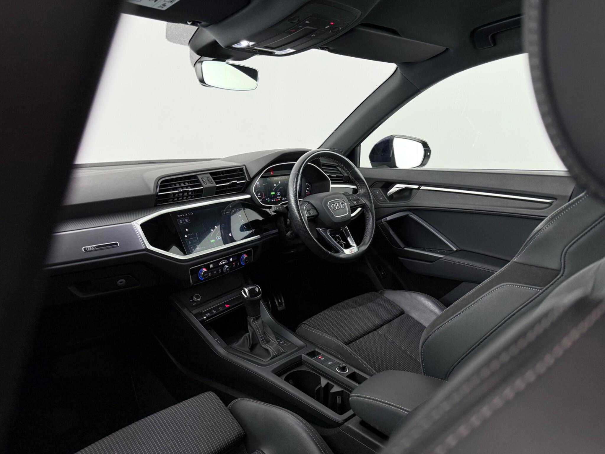 Audi Q3 view 4