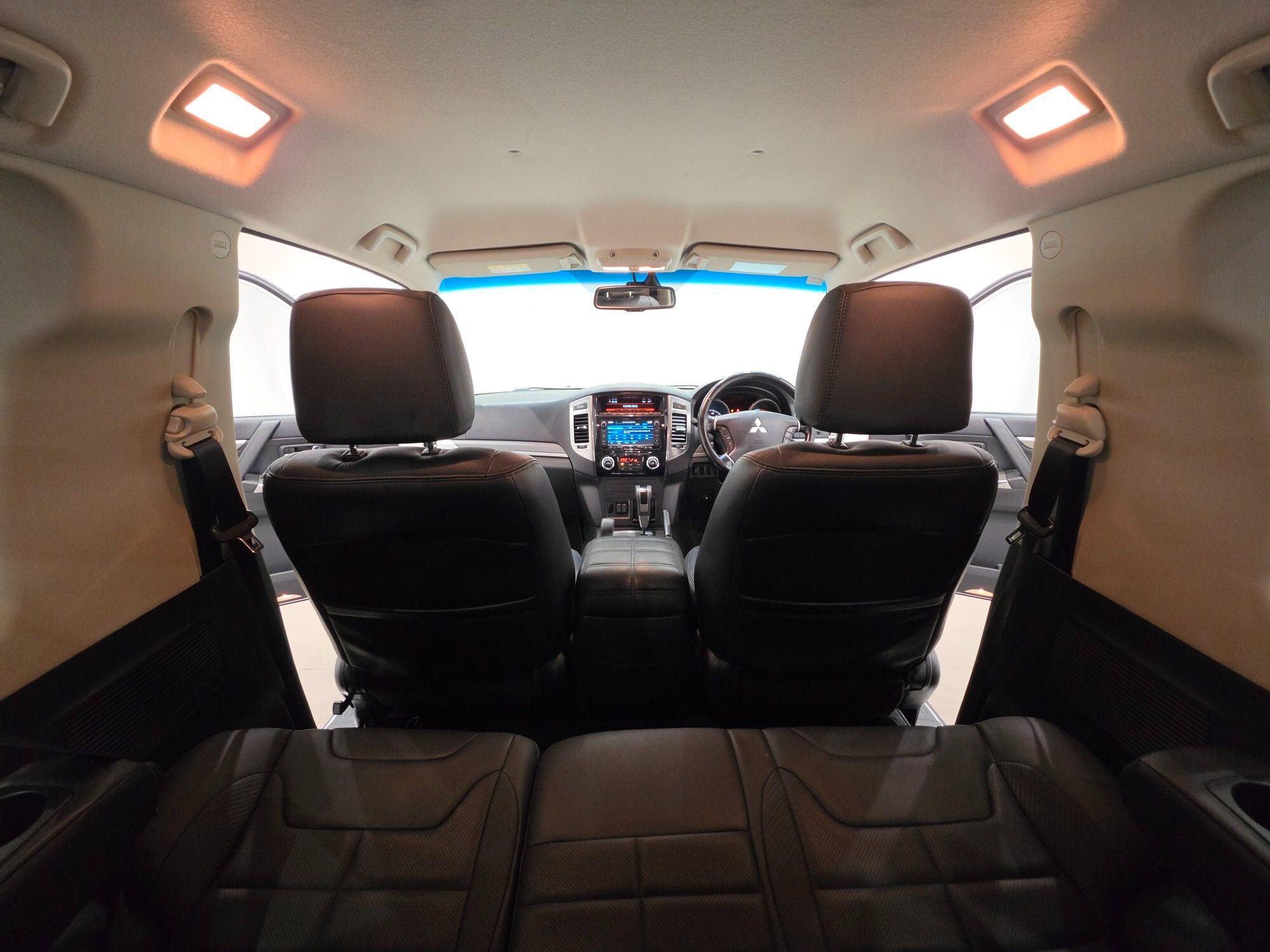 Mitsubishi Shogun view 15