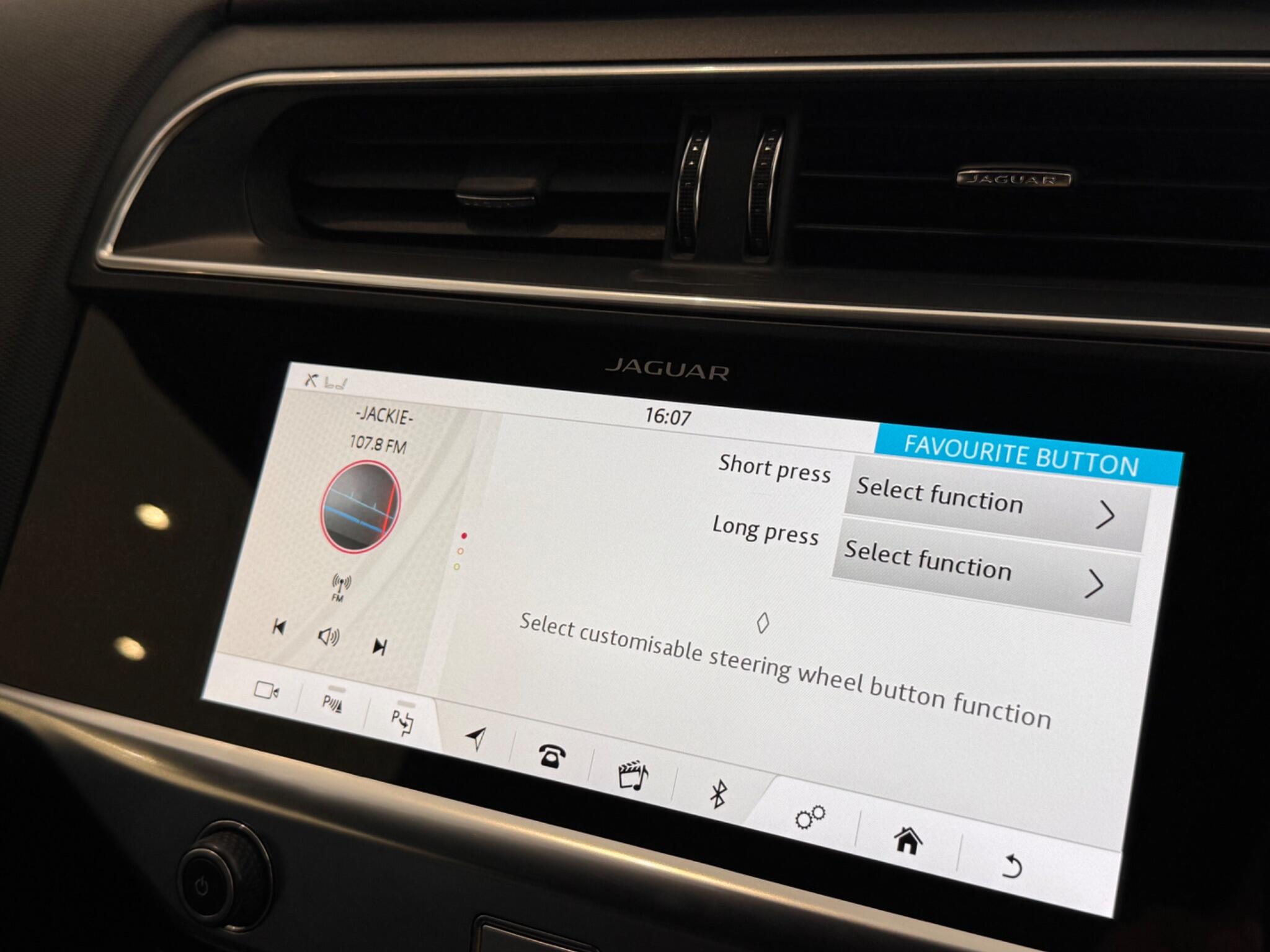 Jaguar I-Pace view 22