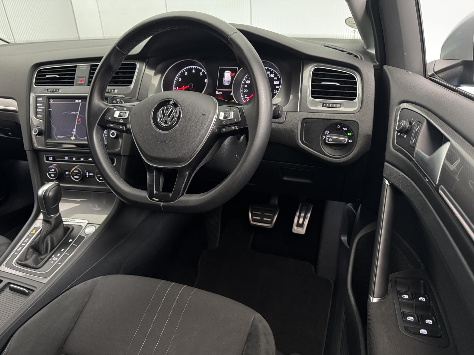 Volkswagen Golf view 39