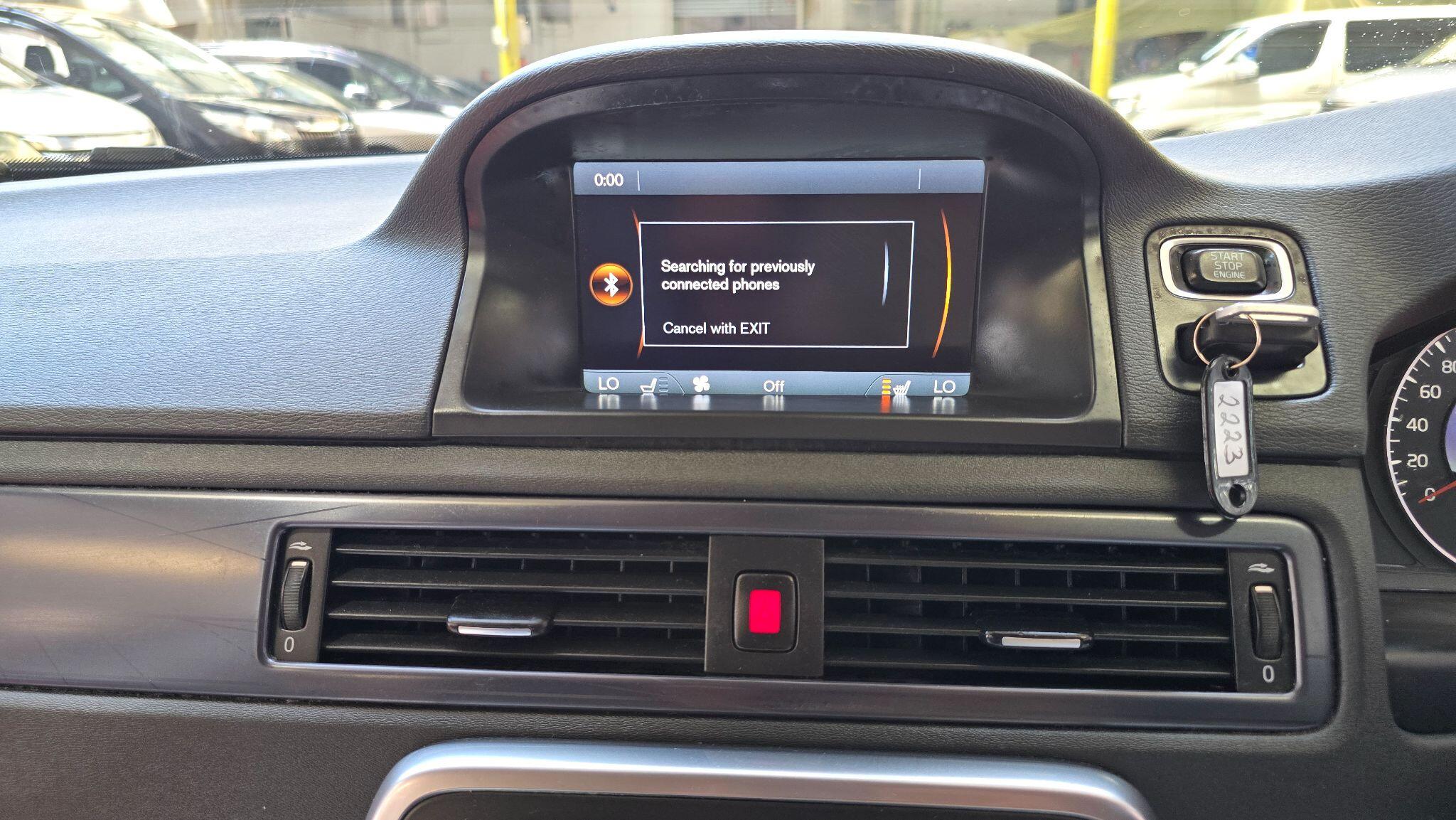 Volvo V70 view 9