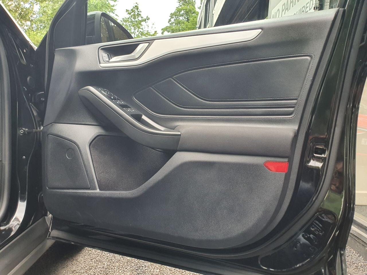 Ford Focus view 12