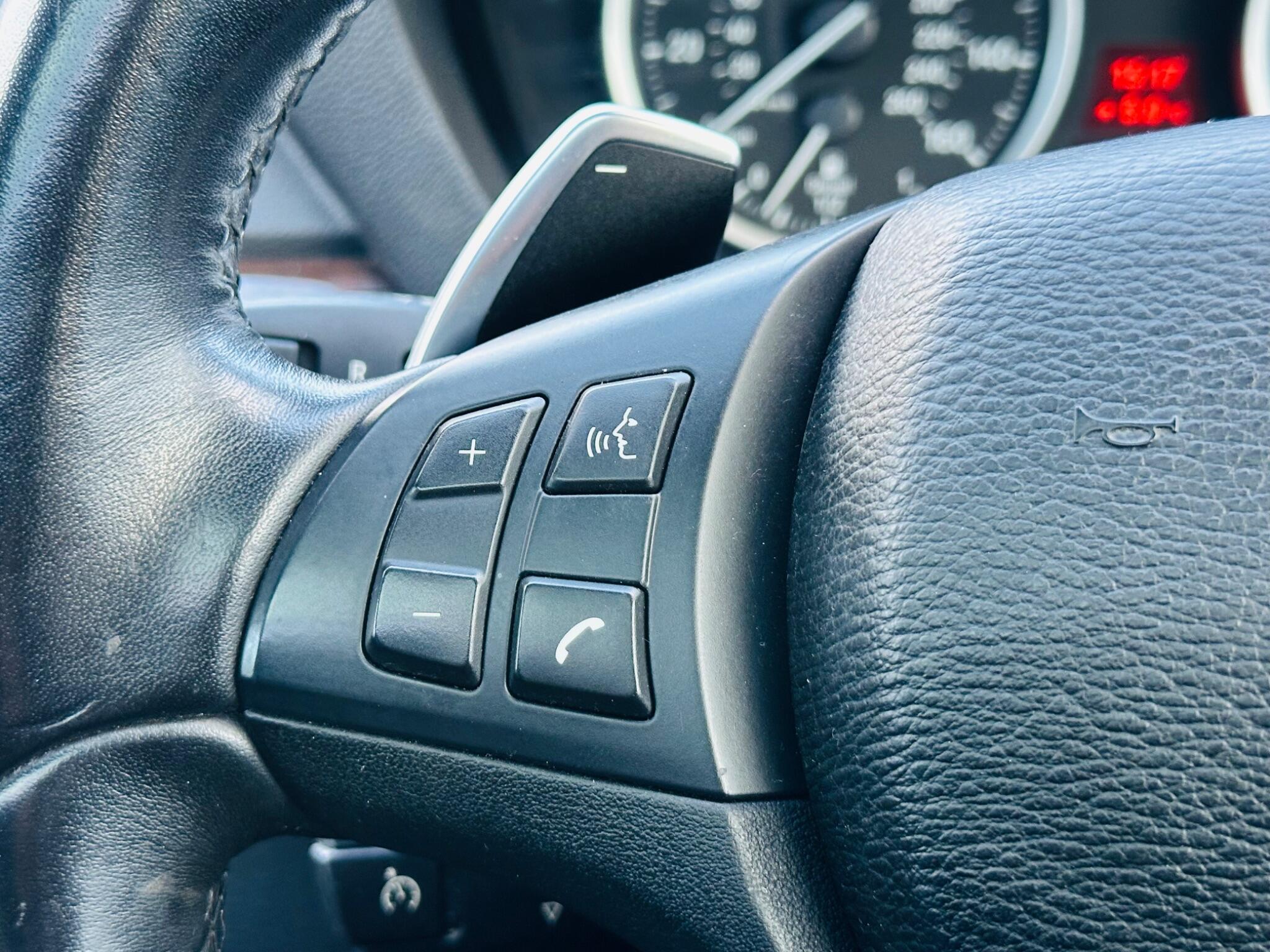 BMW X6 view 25