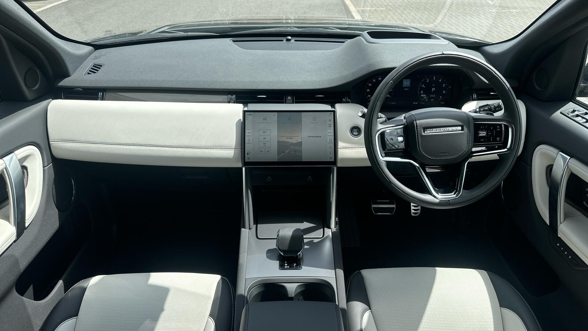 Land Rover Discovery Sport view 11