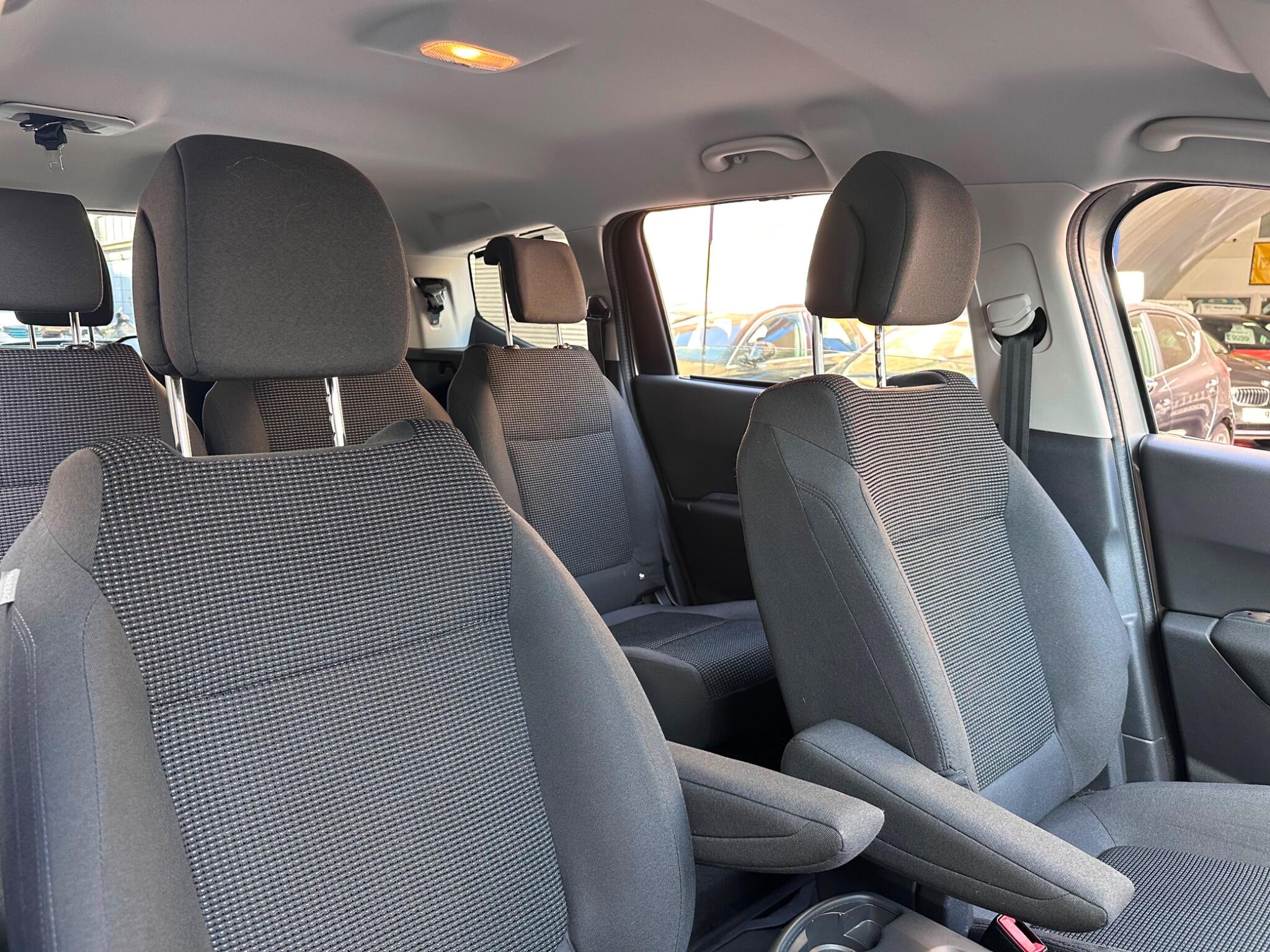 Peugeot 5008 view 17