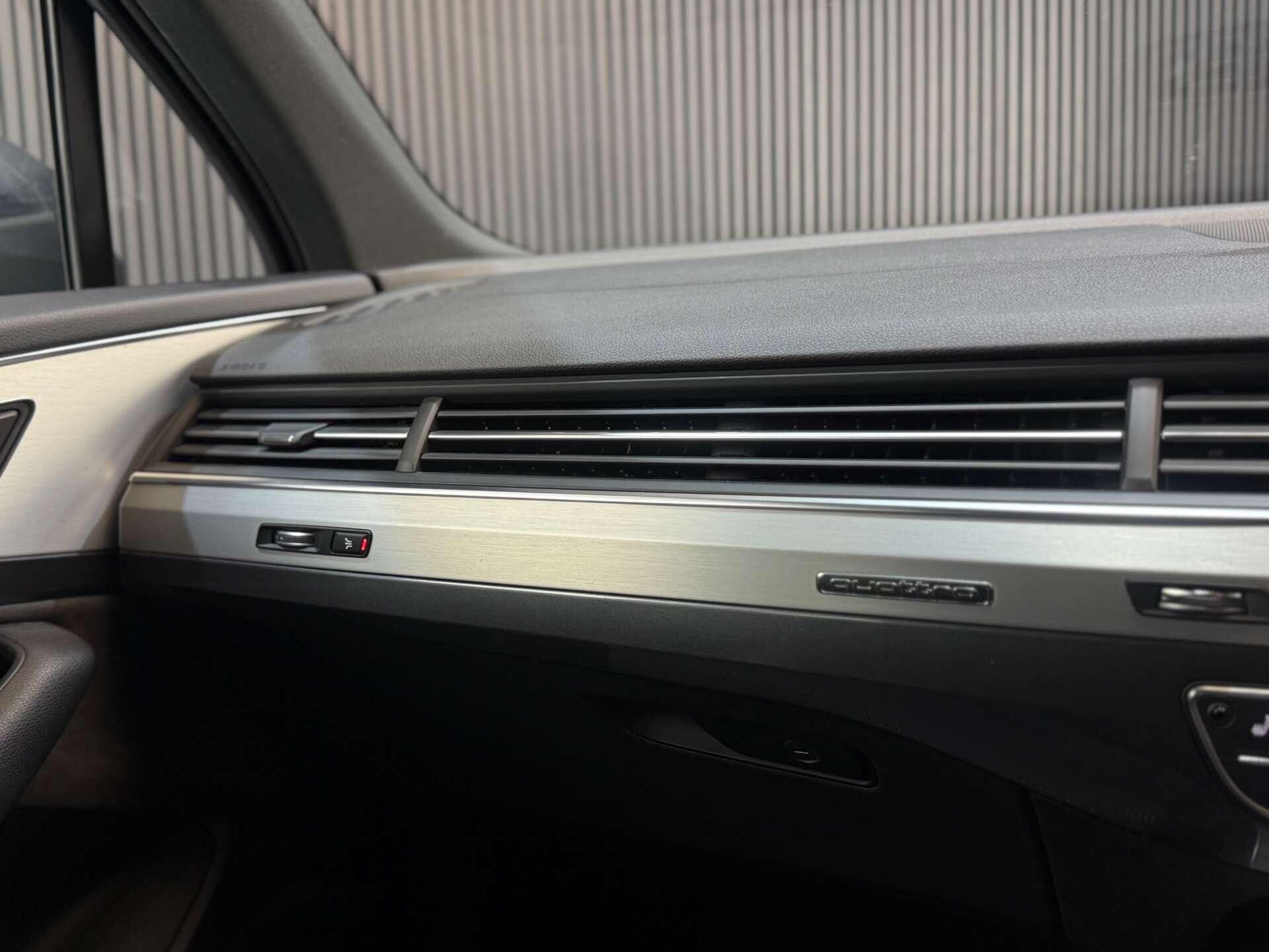 Audi Q7 view 29