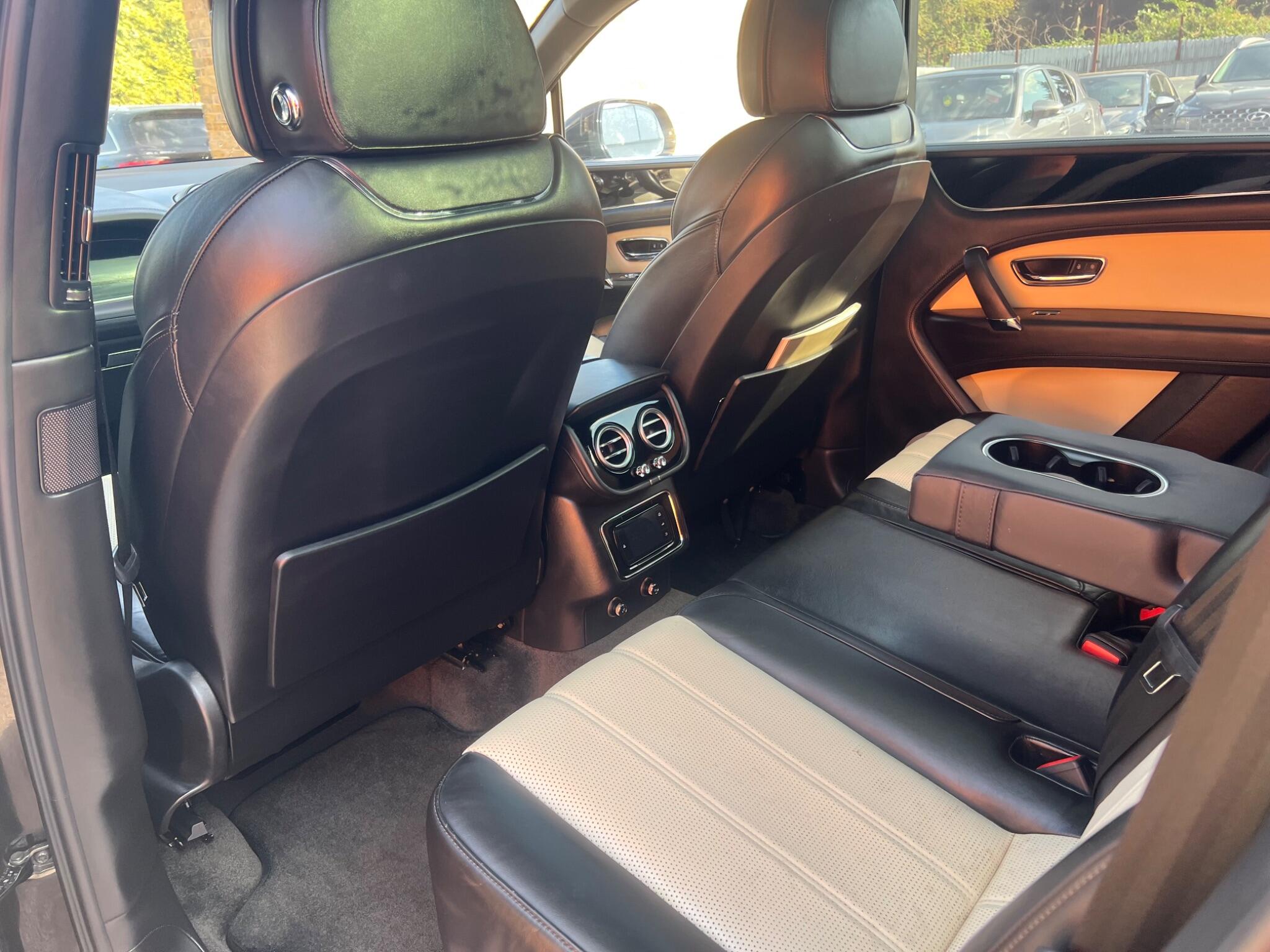 Bentley Bentayga view 35