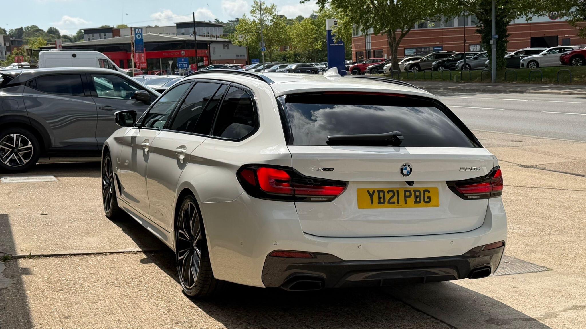 BMW 5 Series view 10