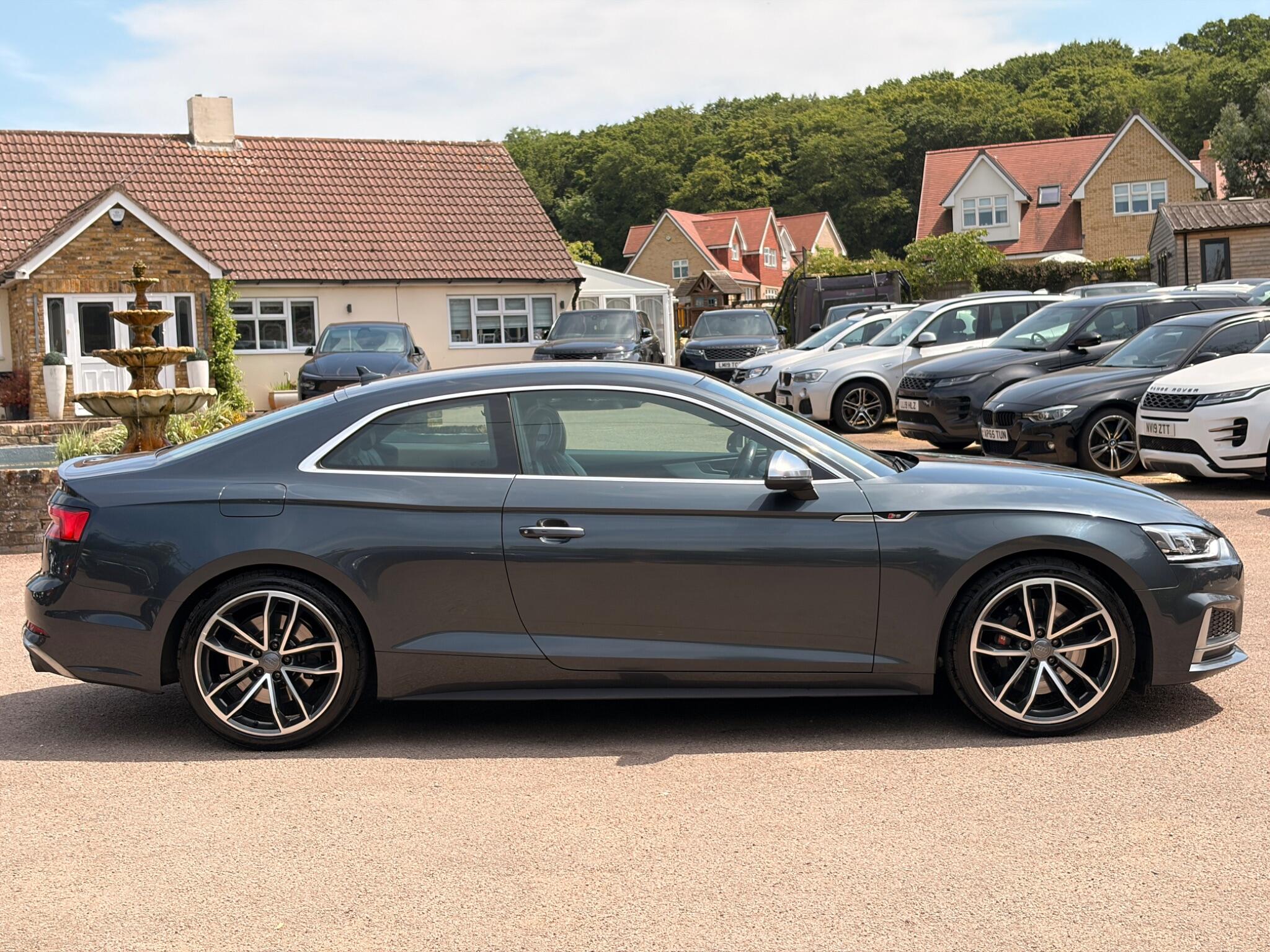 Audi S5 view 5