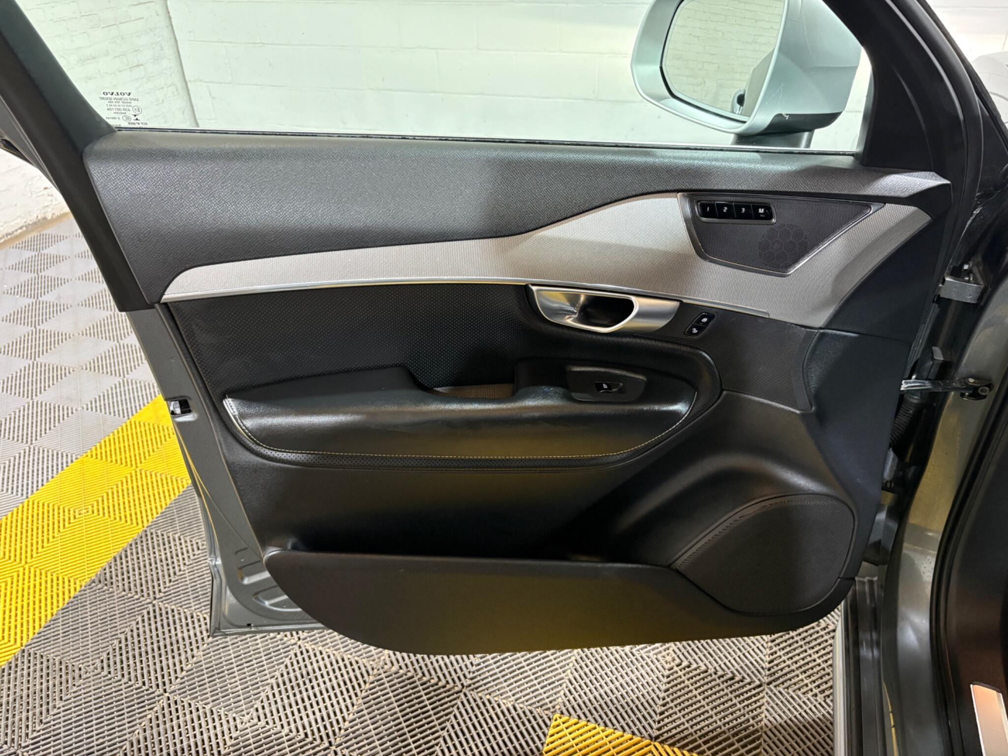 Volvo XC90 view 48