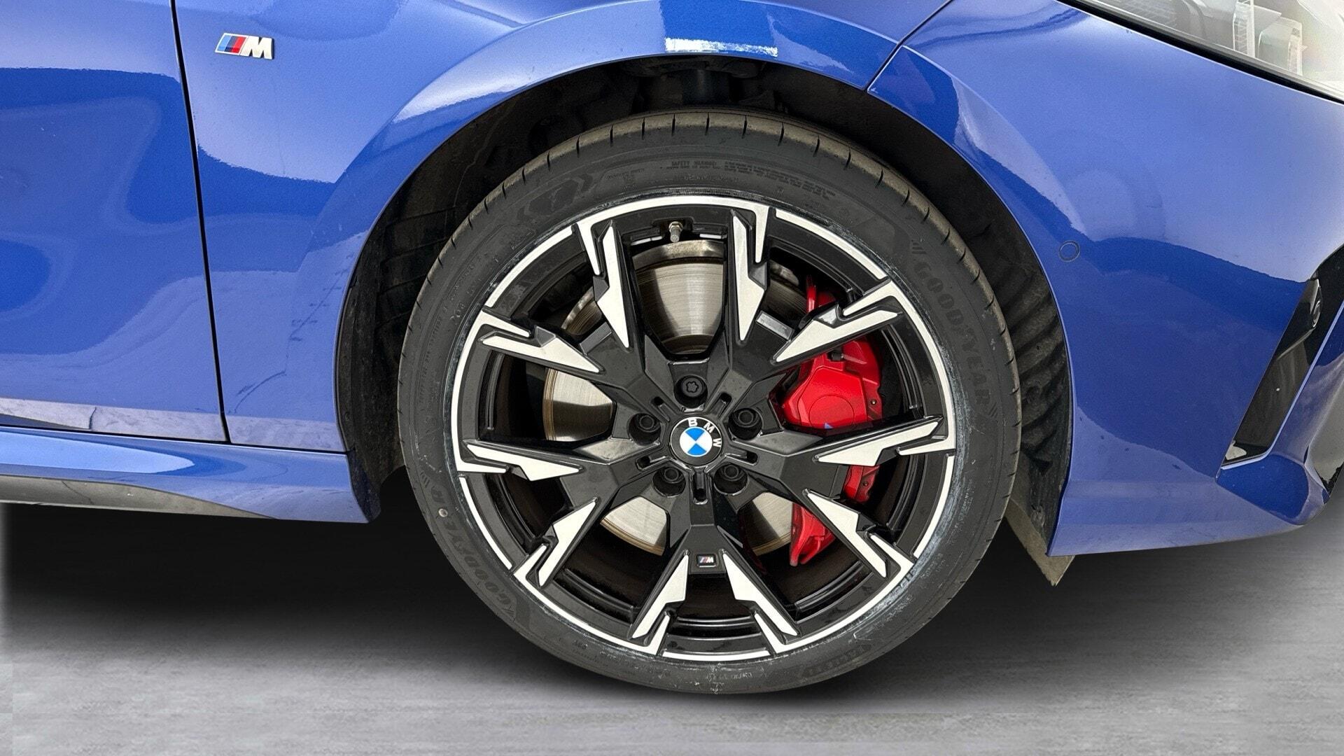 BMW 1 Series view 14