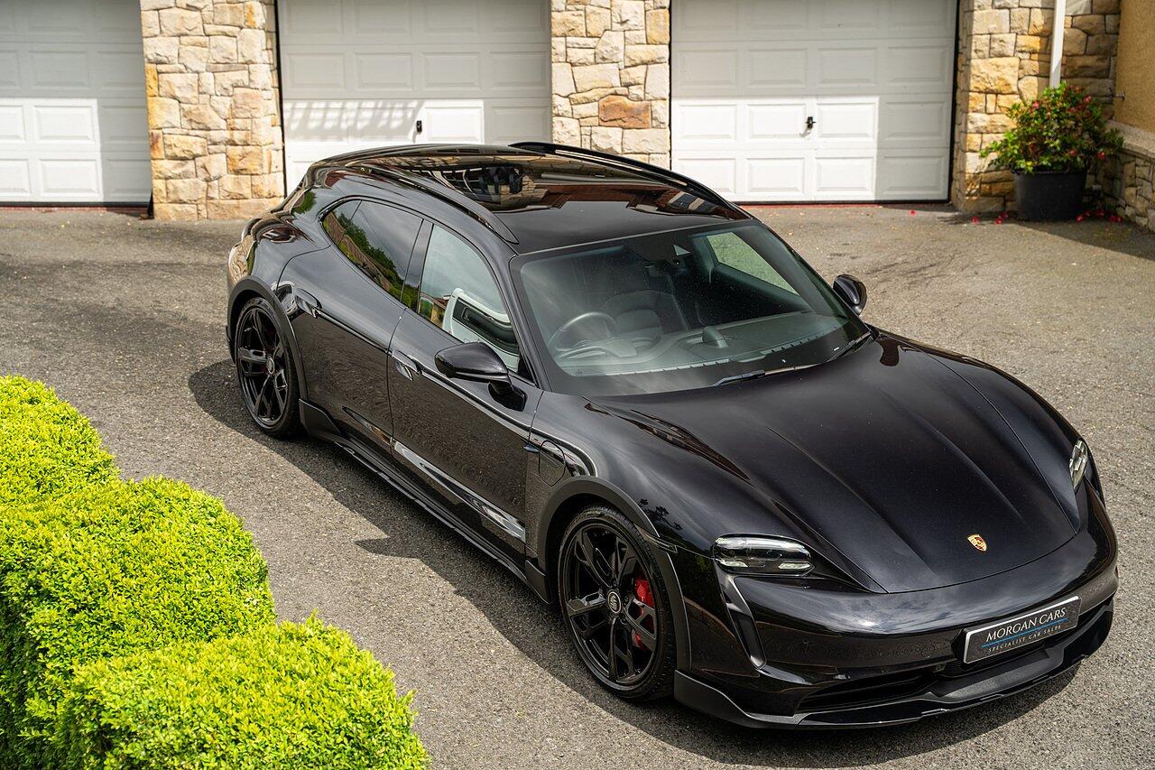 Porsche Taycan view 80