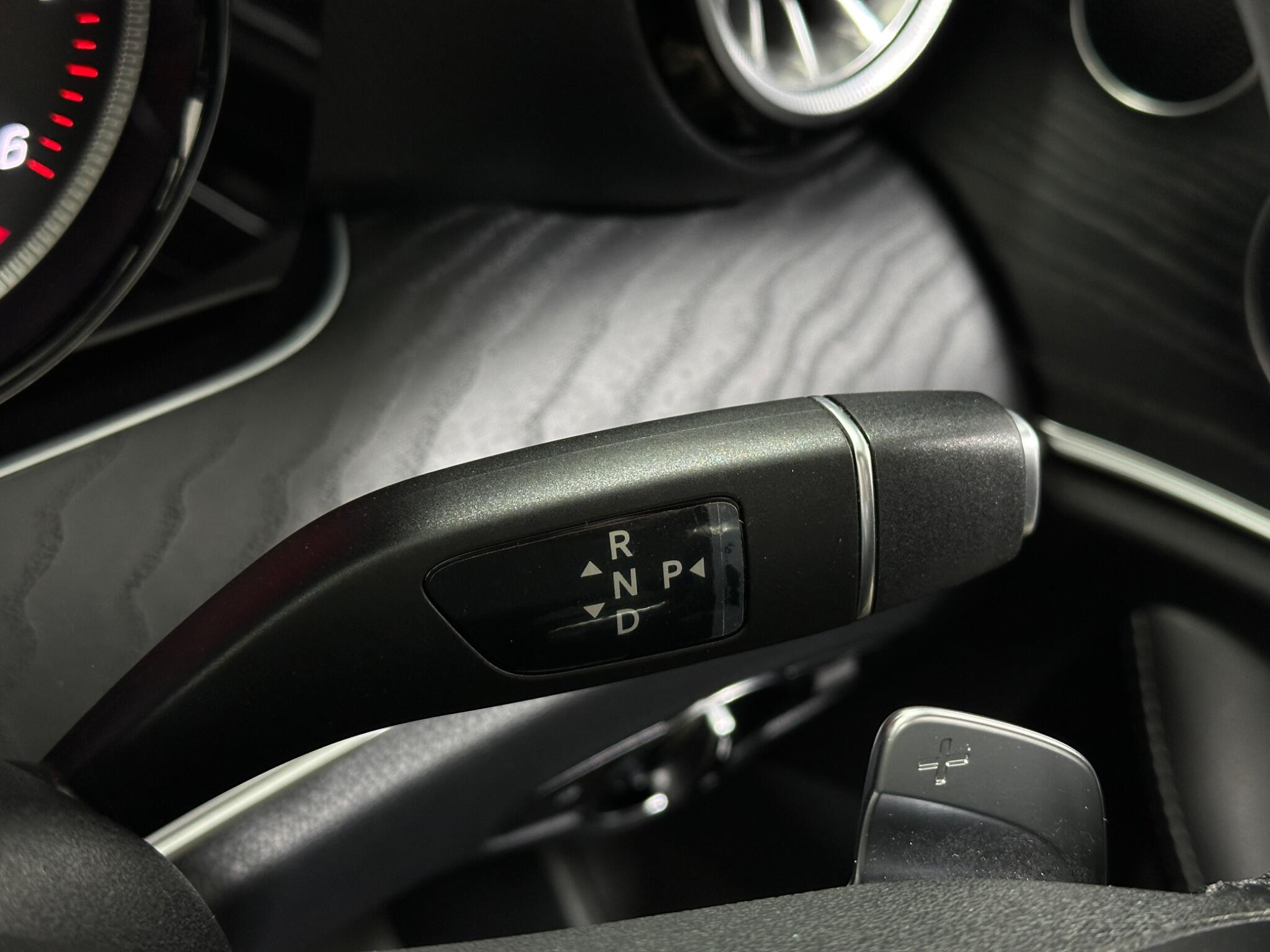 Mercedes-Benz E-Class view 17
