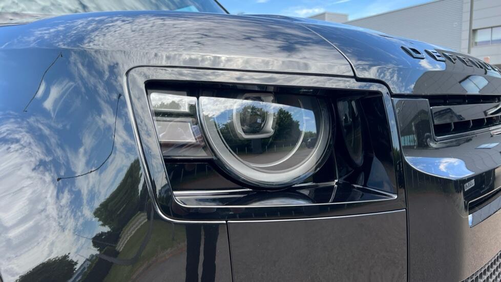 Land Rover Defender view 17