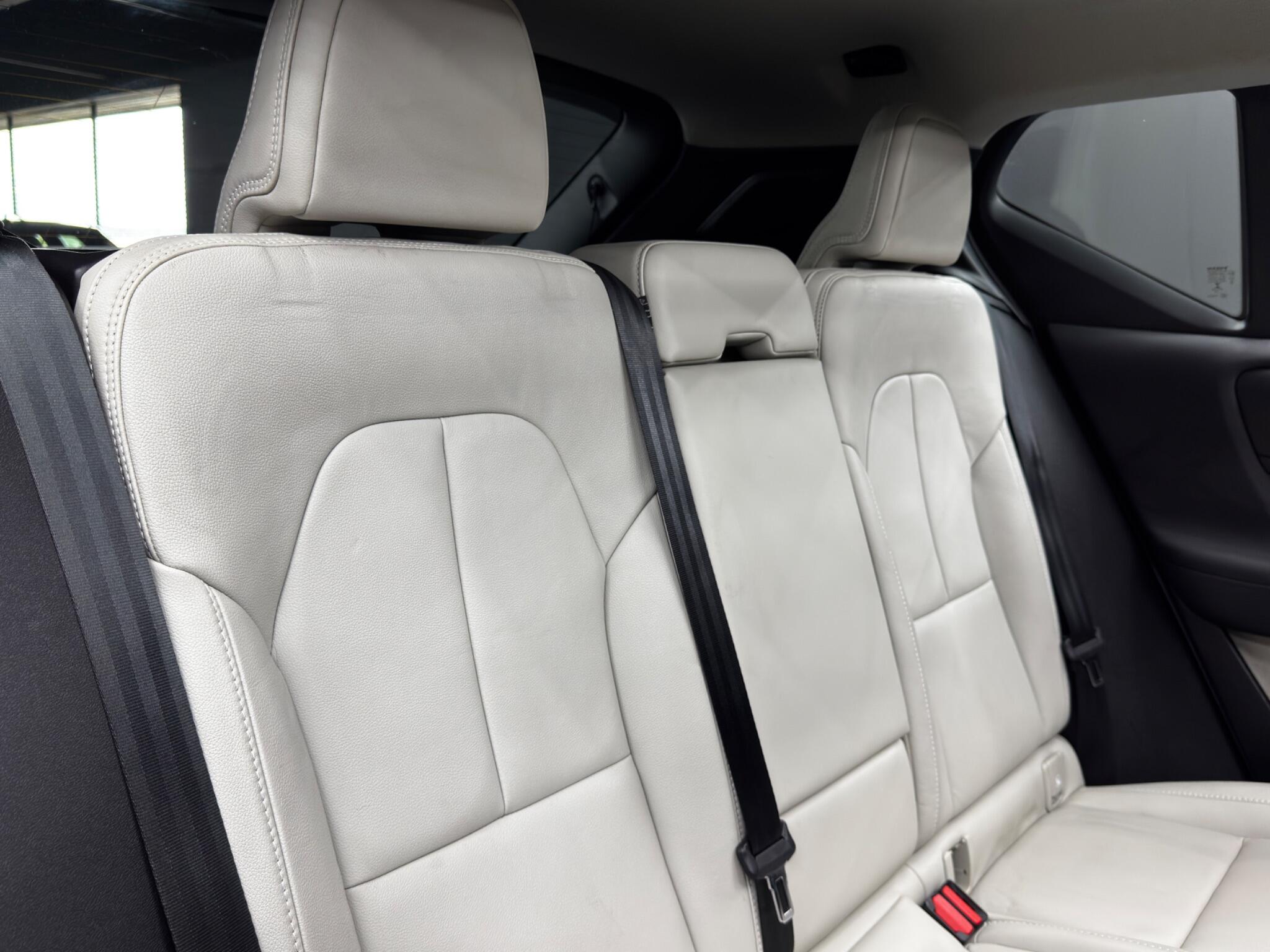 Volvo XC40 view 15