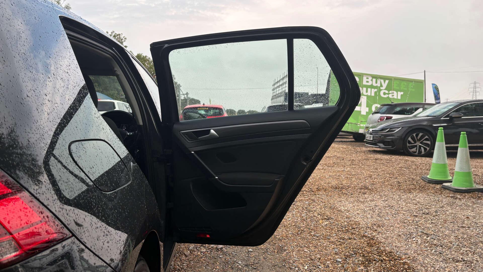 Volkswagen Golf view 44