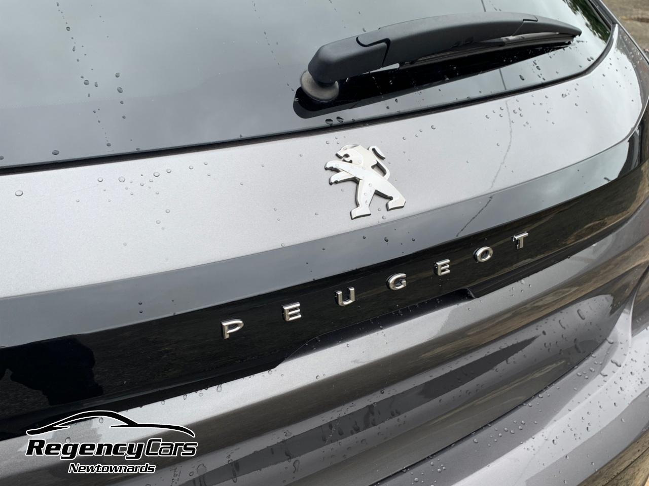Peugeot 208 view 45