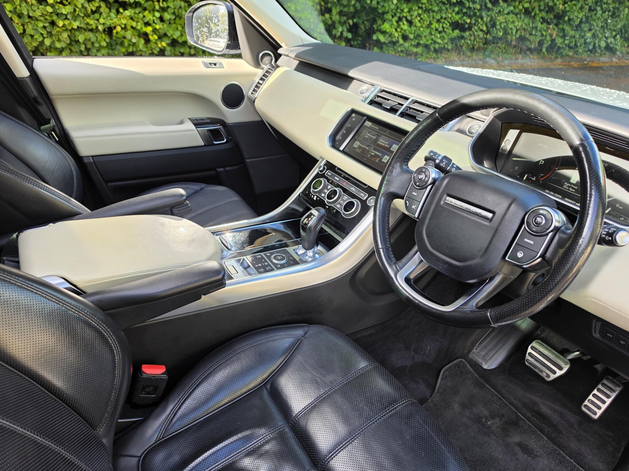 Land Rover Range Rover Sport view 4