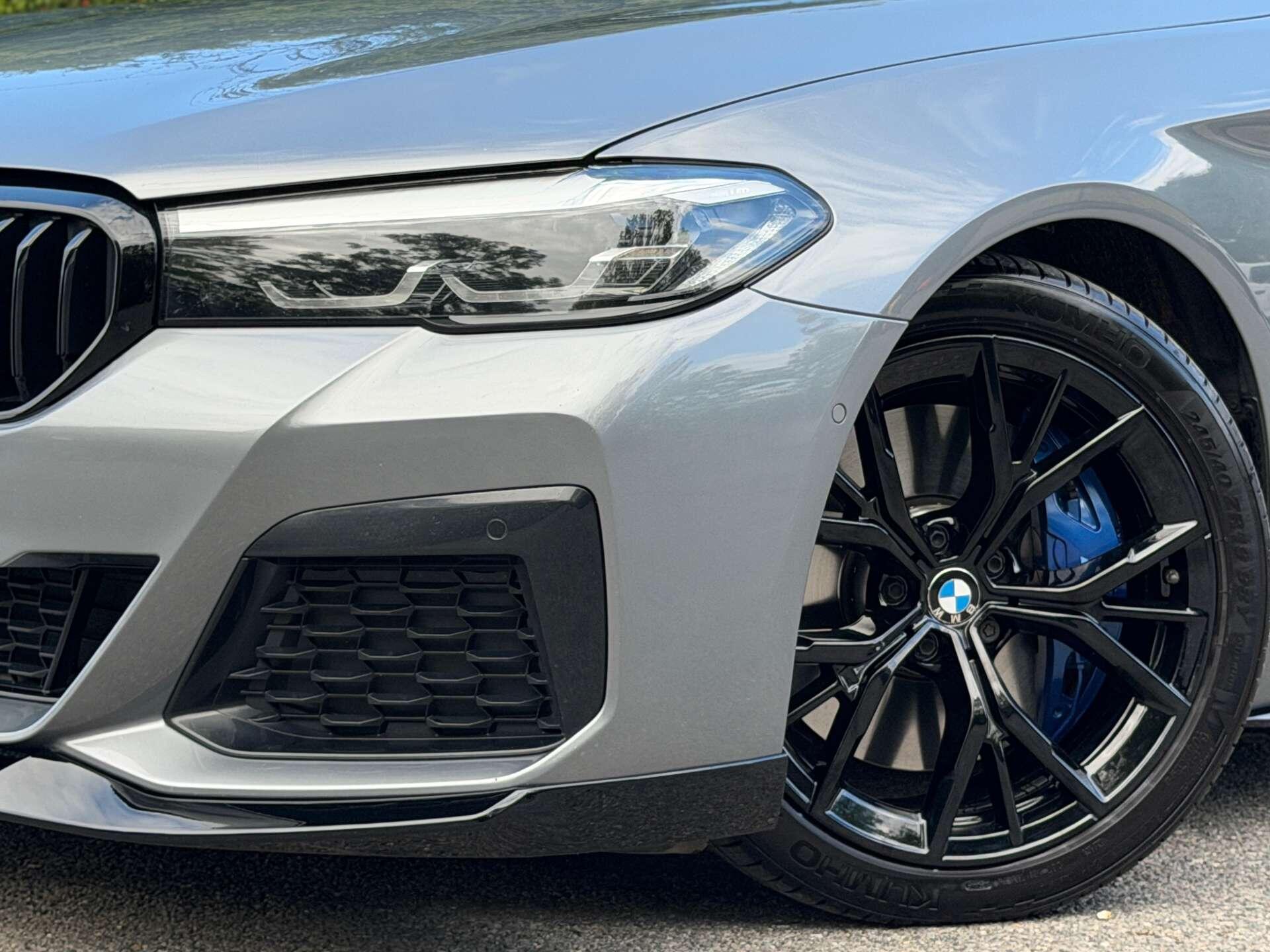 BMW 5 Series view 10