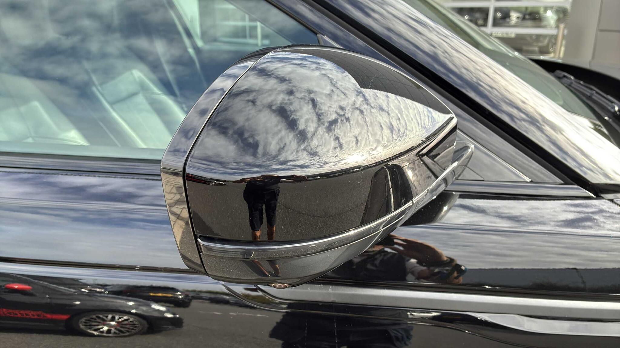 Land Rover Range Rover Velar view 24