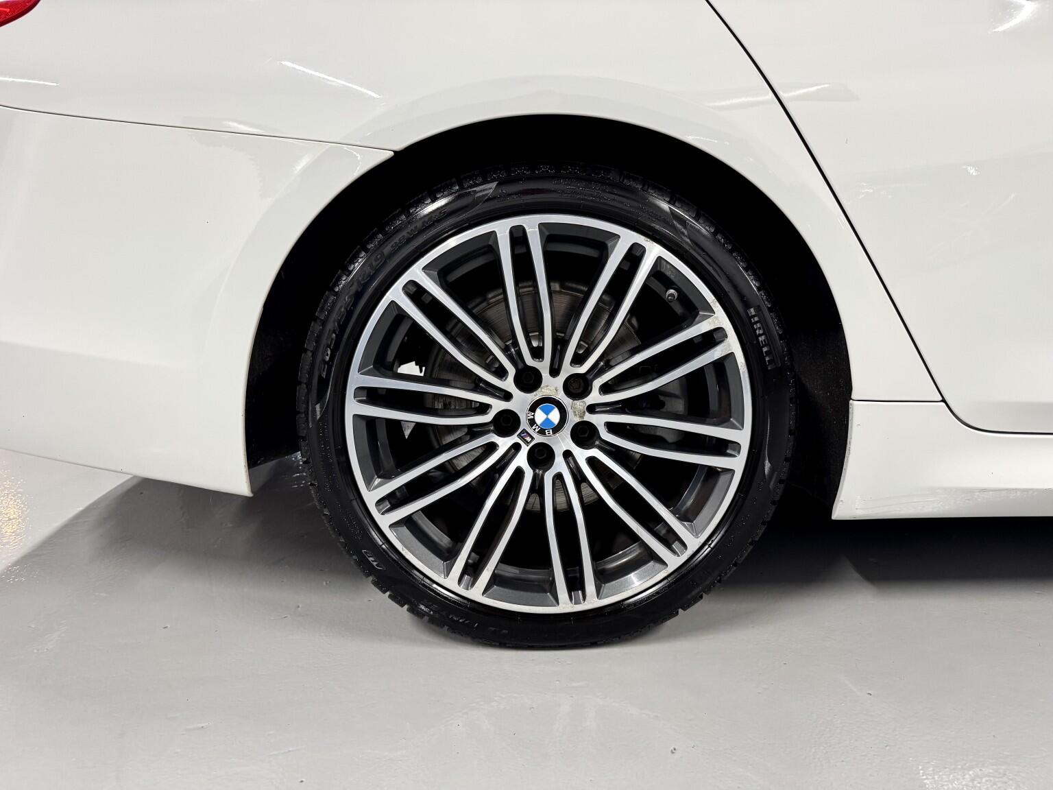 BMW 5 Series view 4