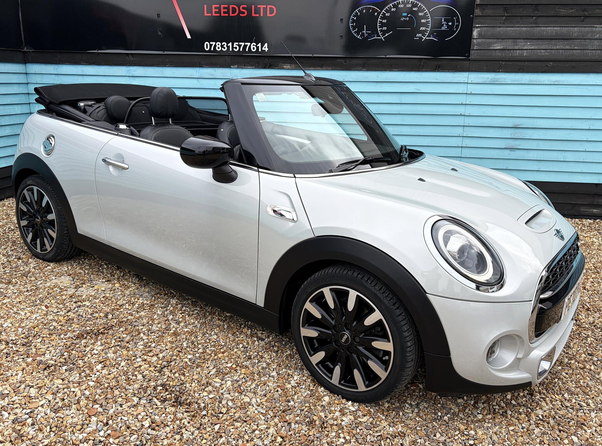 Mini Convertible view 2