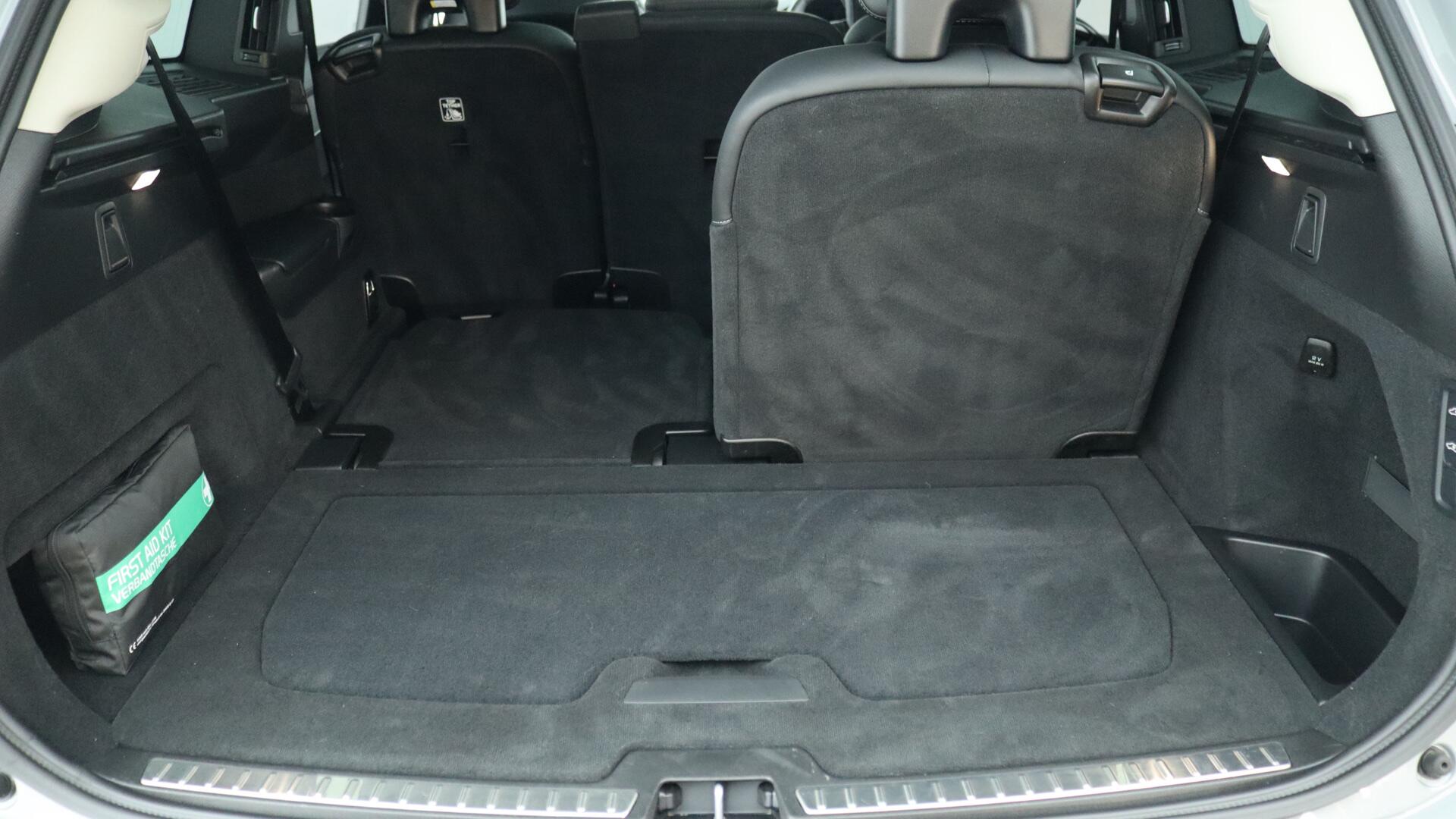 Volvo XC90 view 48