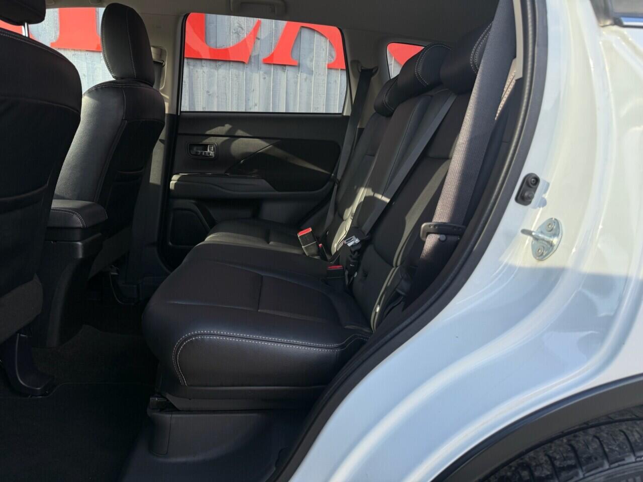 Mitsubishi Outlander view 26