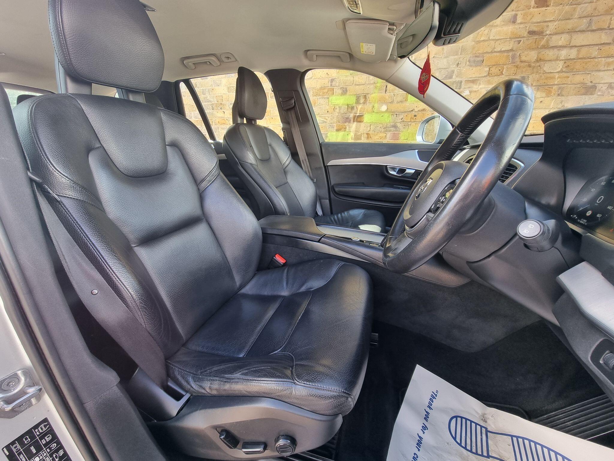 Volvo XC90 view 31