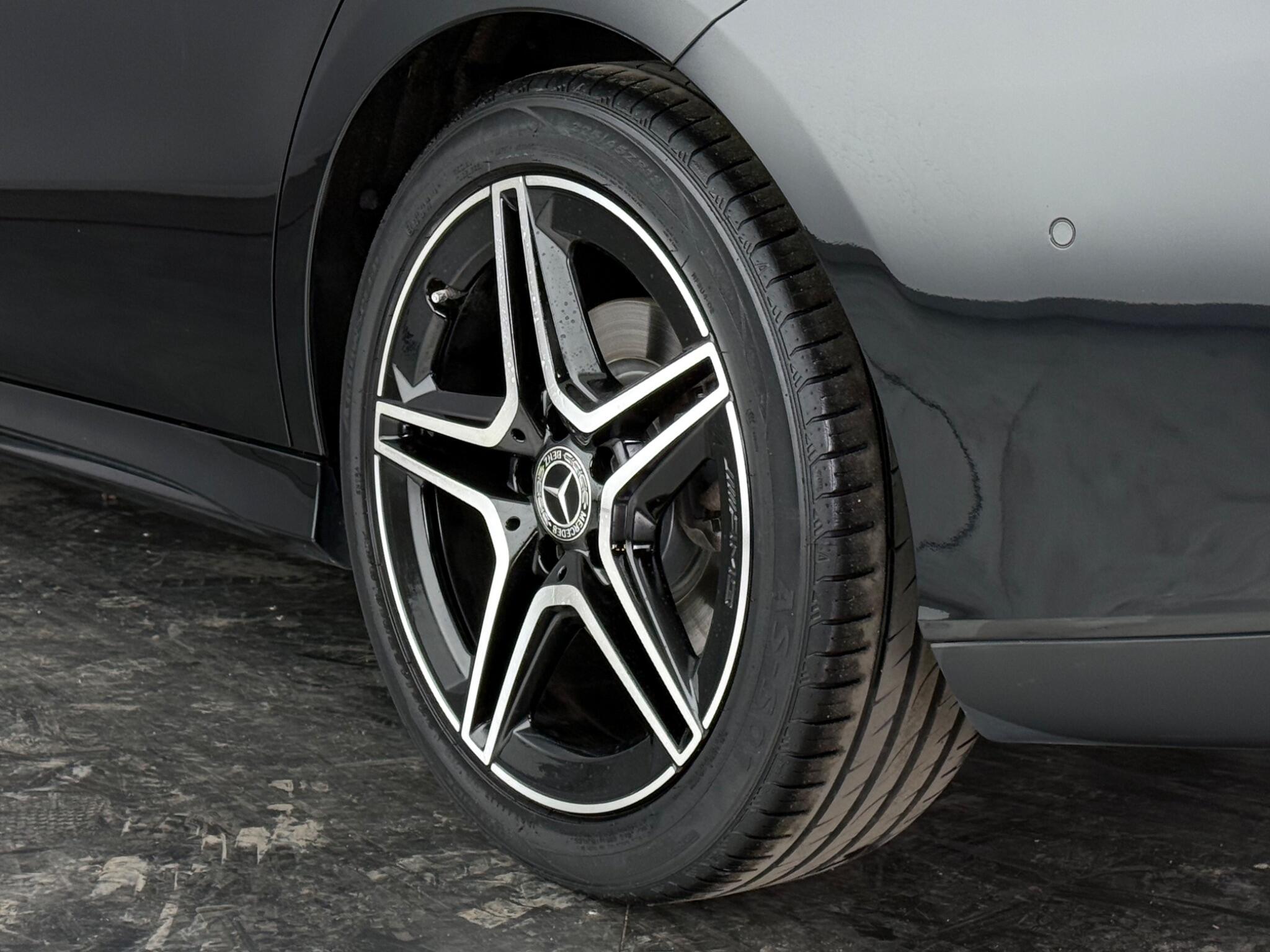 Mercedes-Benz Cla view 9