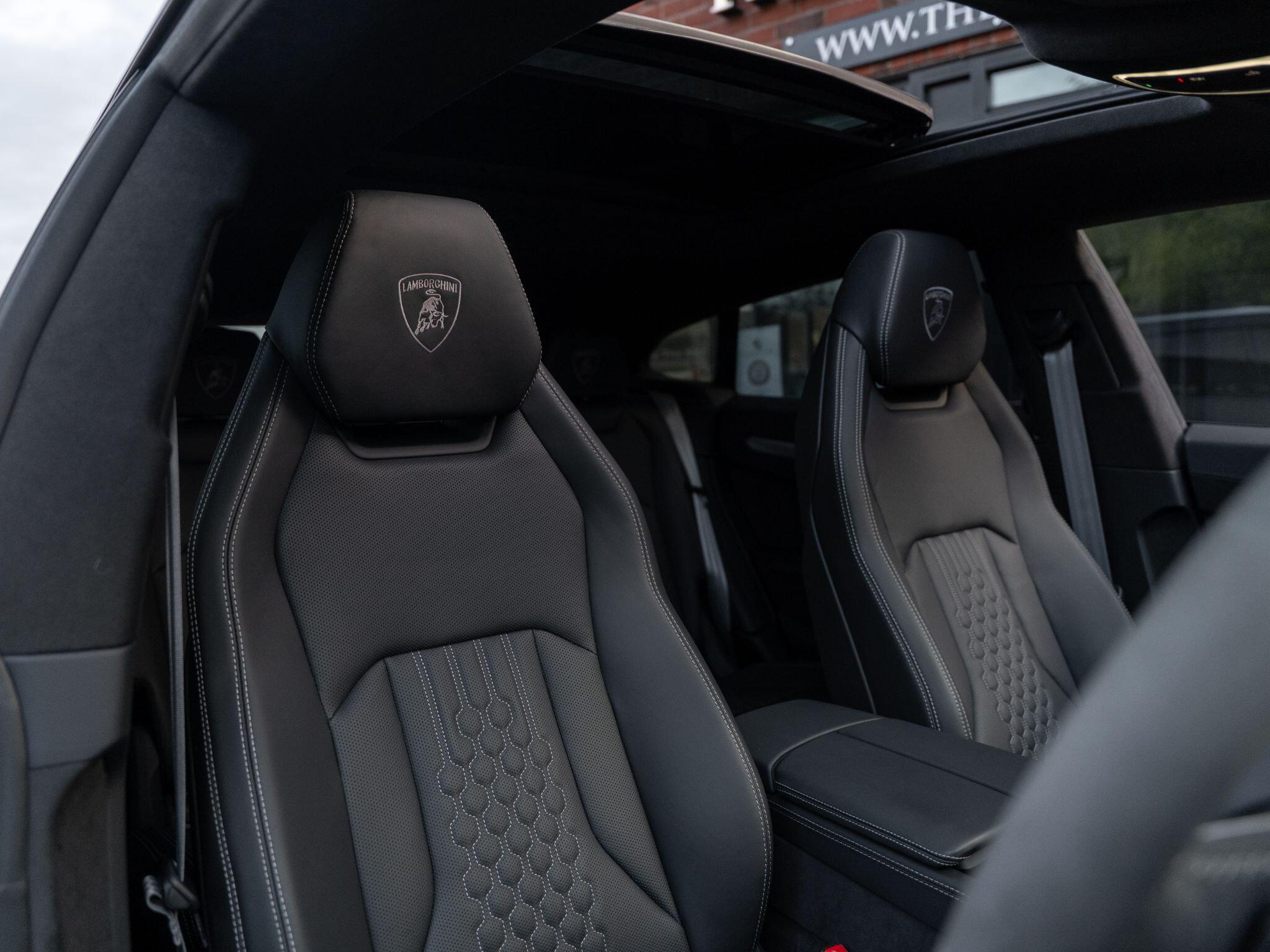 Lamborghini Urus view 43