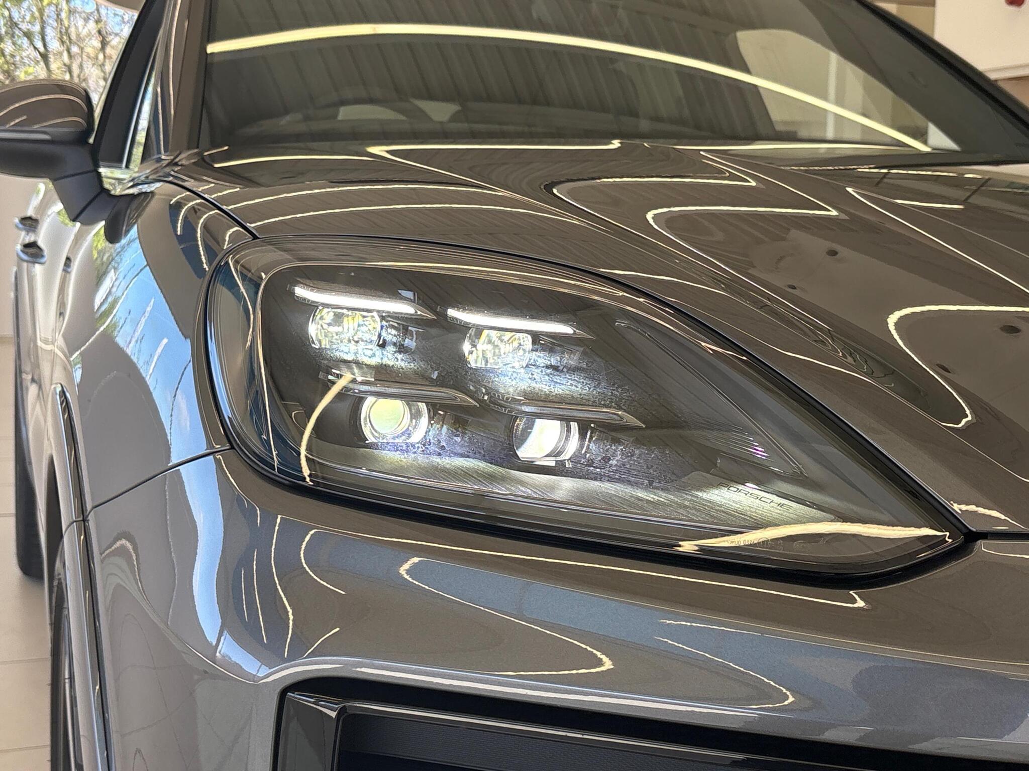 Porsche Cayenne view 21