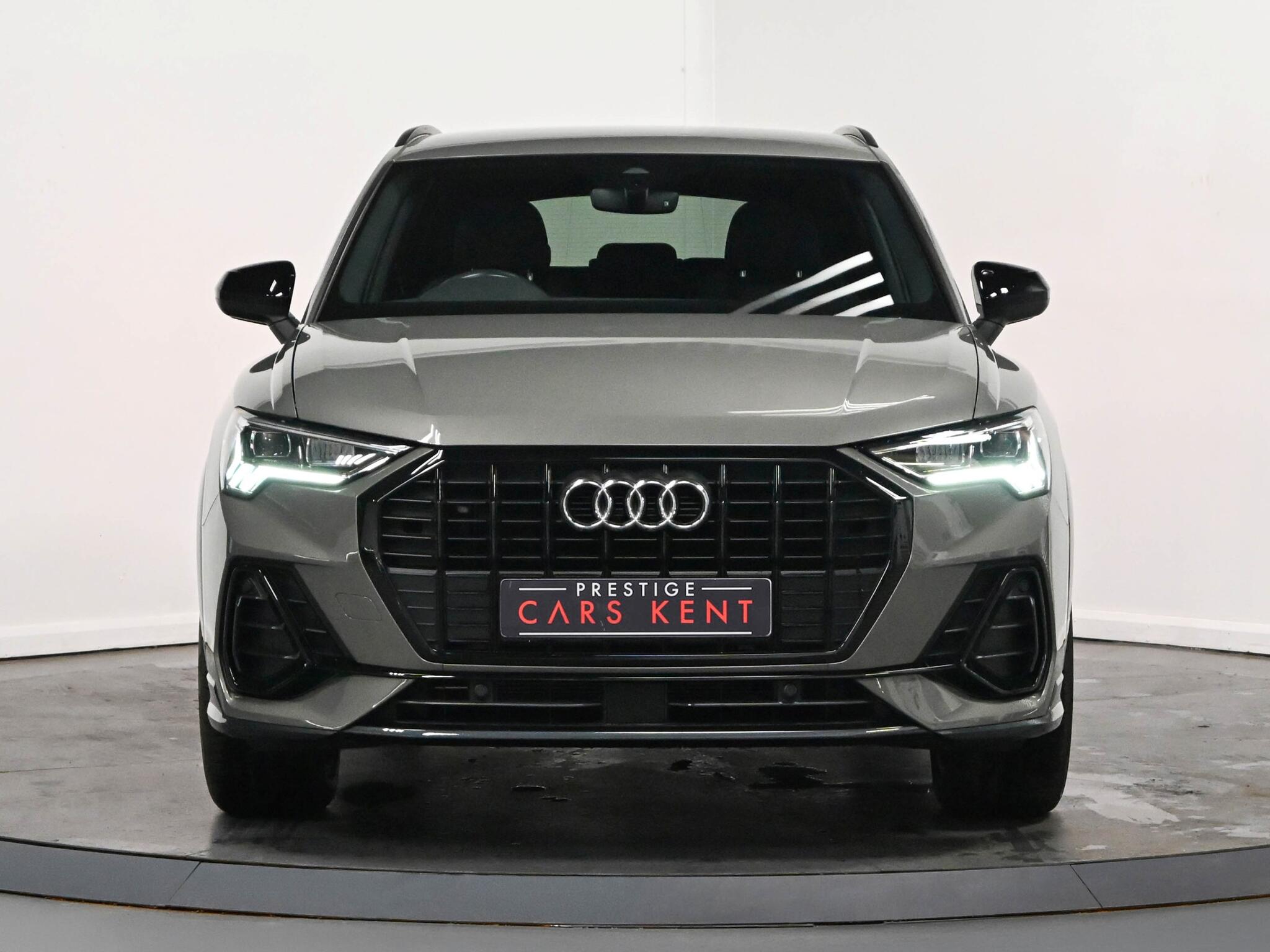 Audi Q3 view 19