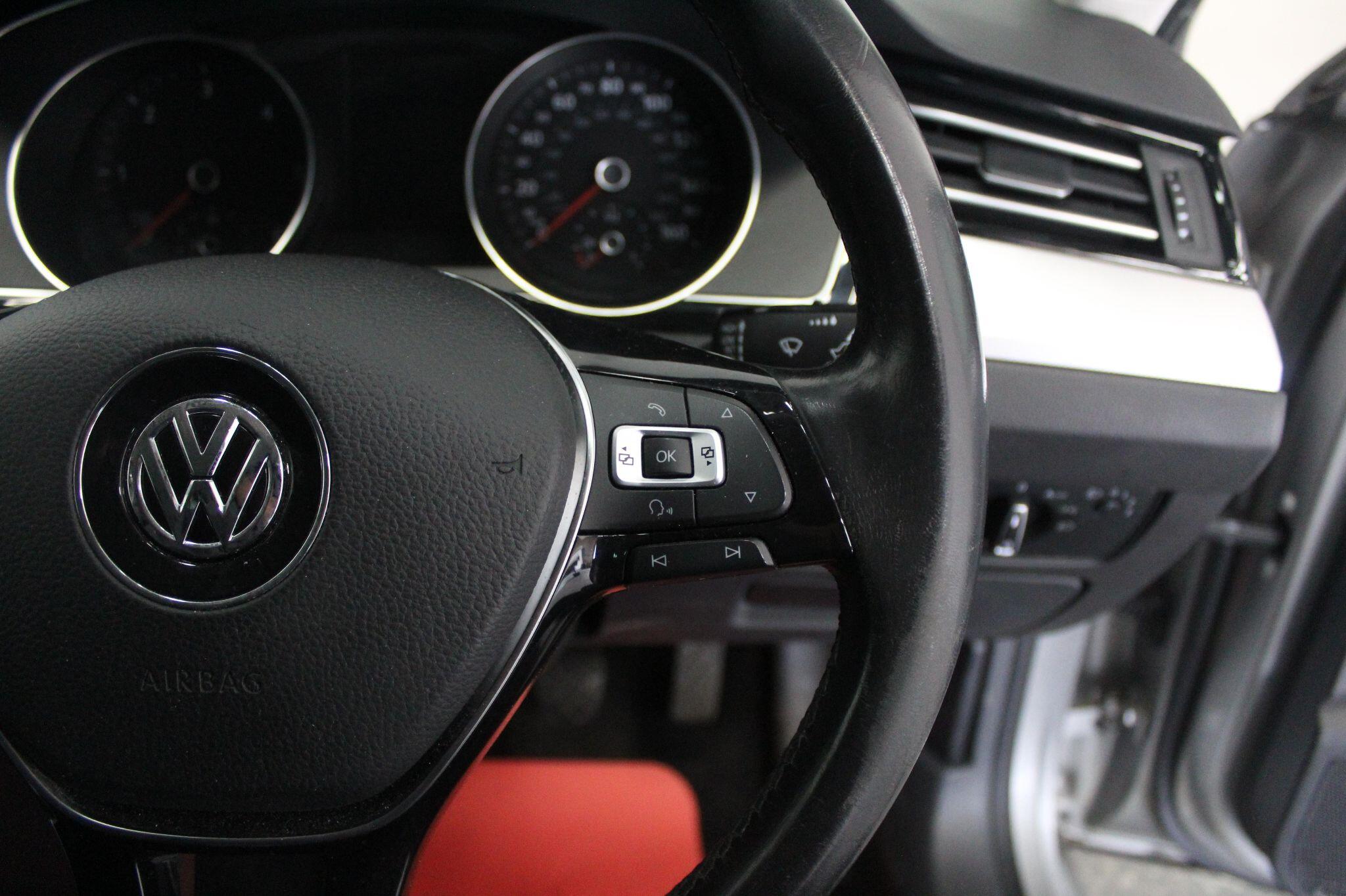 Volkswagen Passat view 44